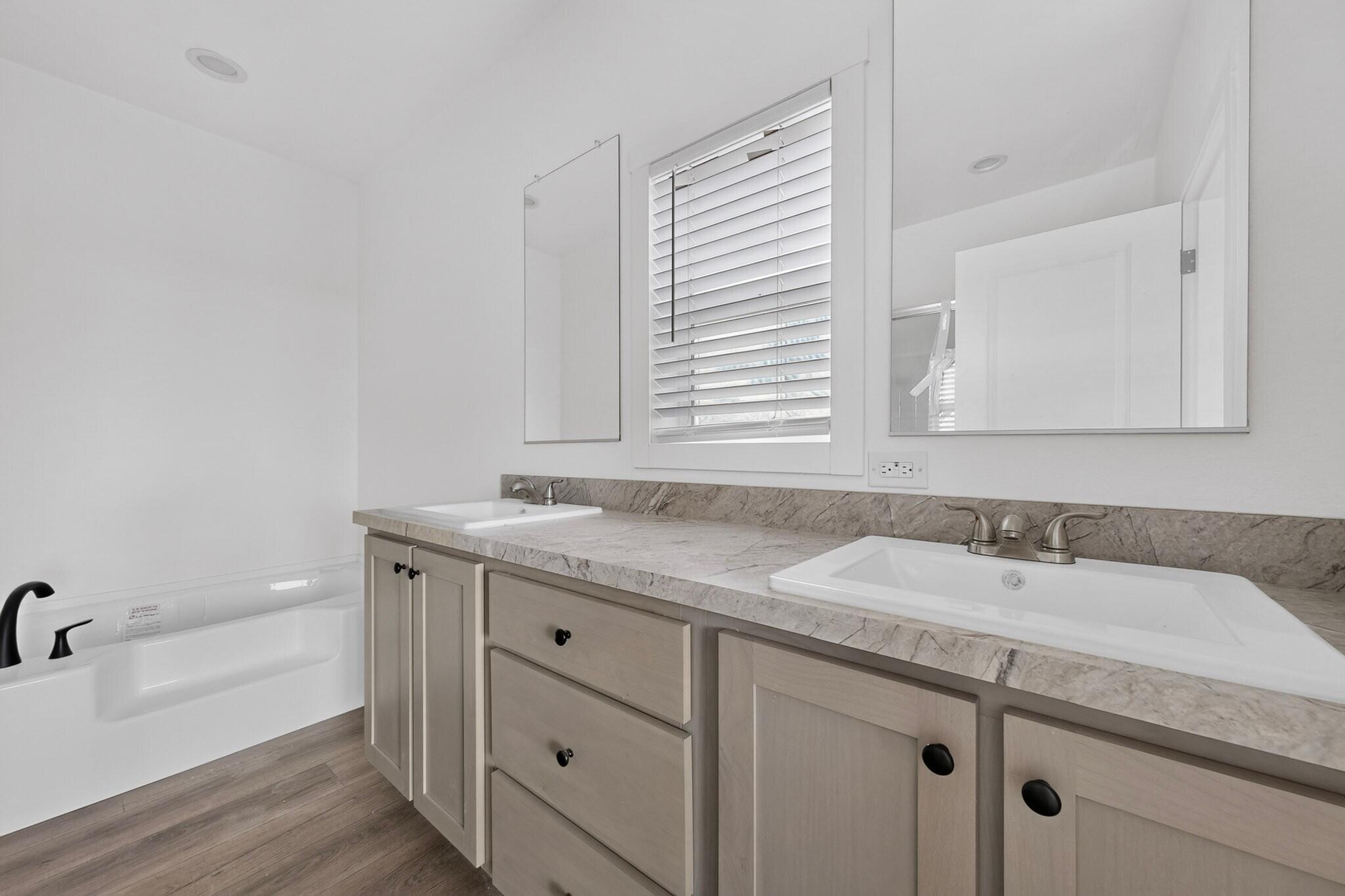 Photo 10 — 1401 11th Street SW