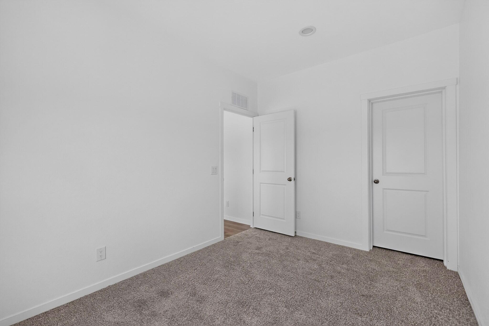 Photo 18 — 1401 11th Street SW