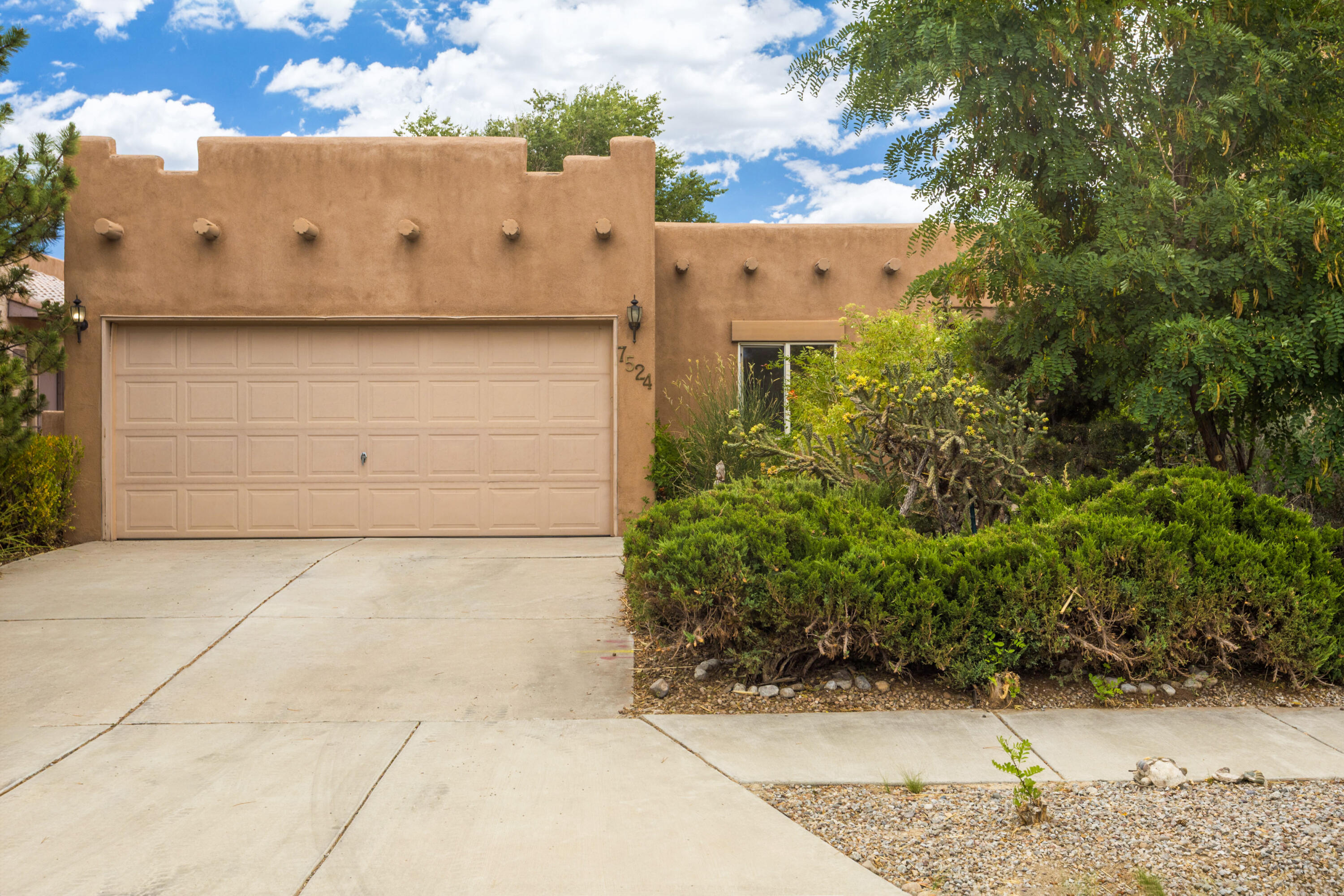 7524 Cricket Hill Drive NE