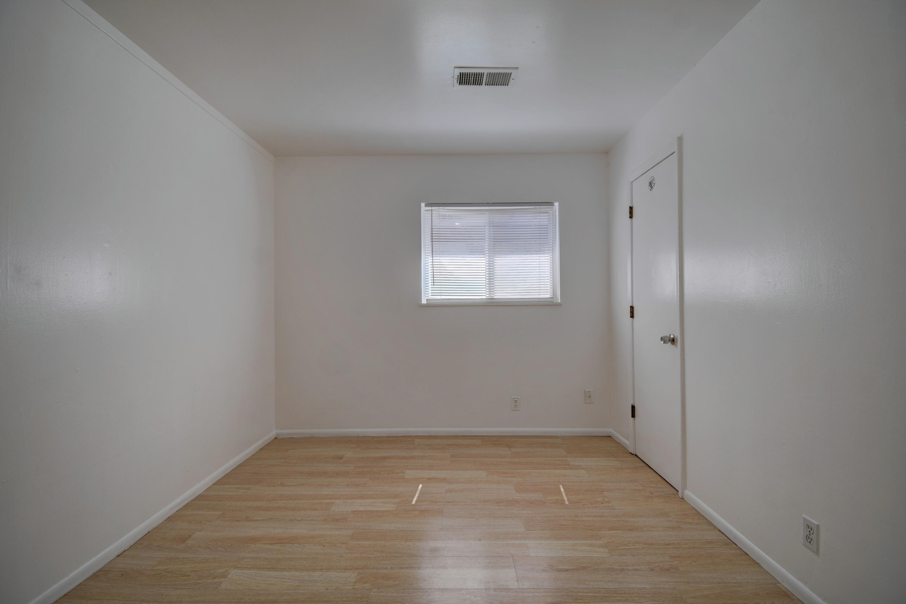 Photo 10 — 3513 Crest Avenue SE