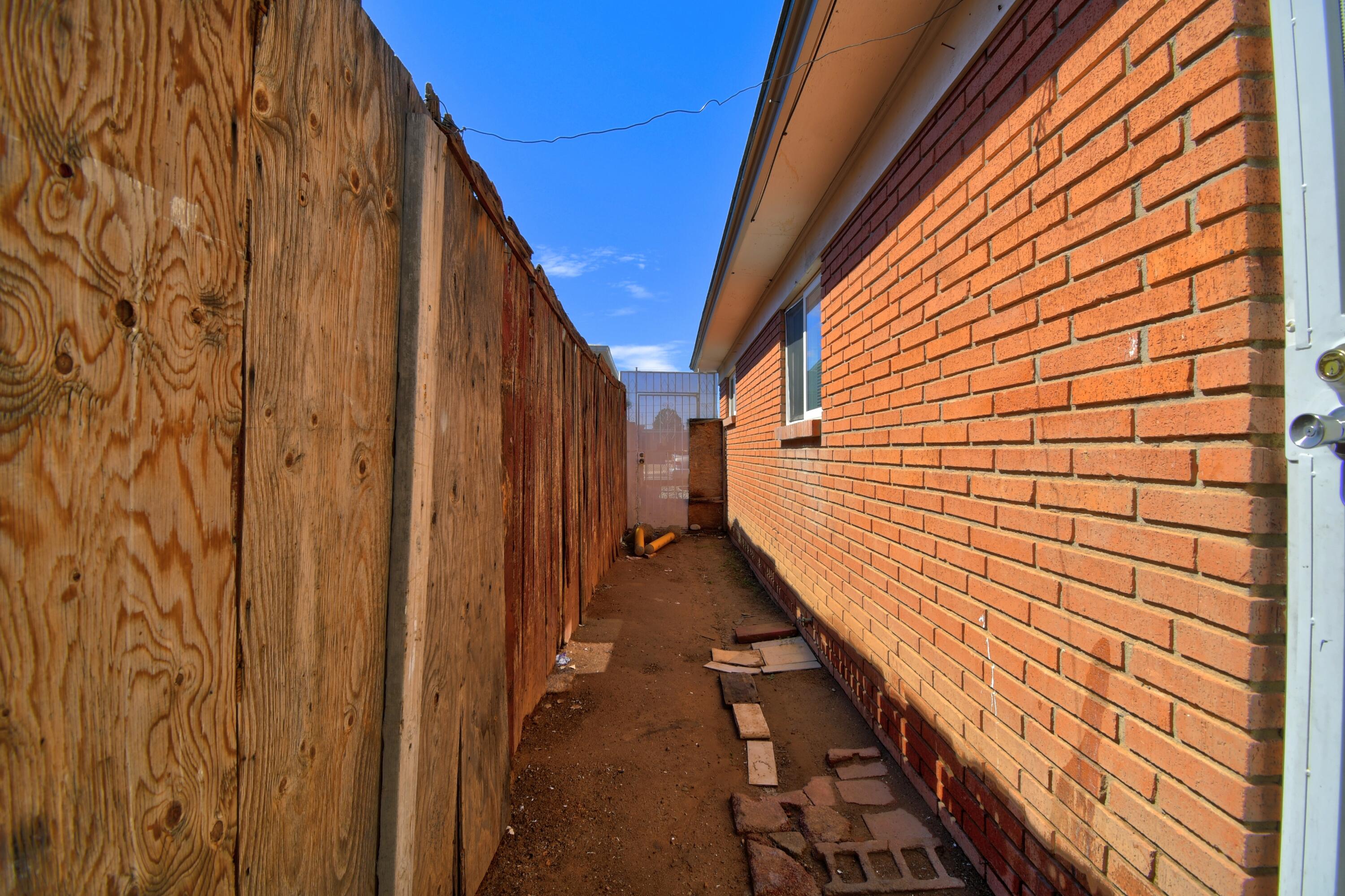 Photo 7 — 3513 Crest Avenue SE