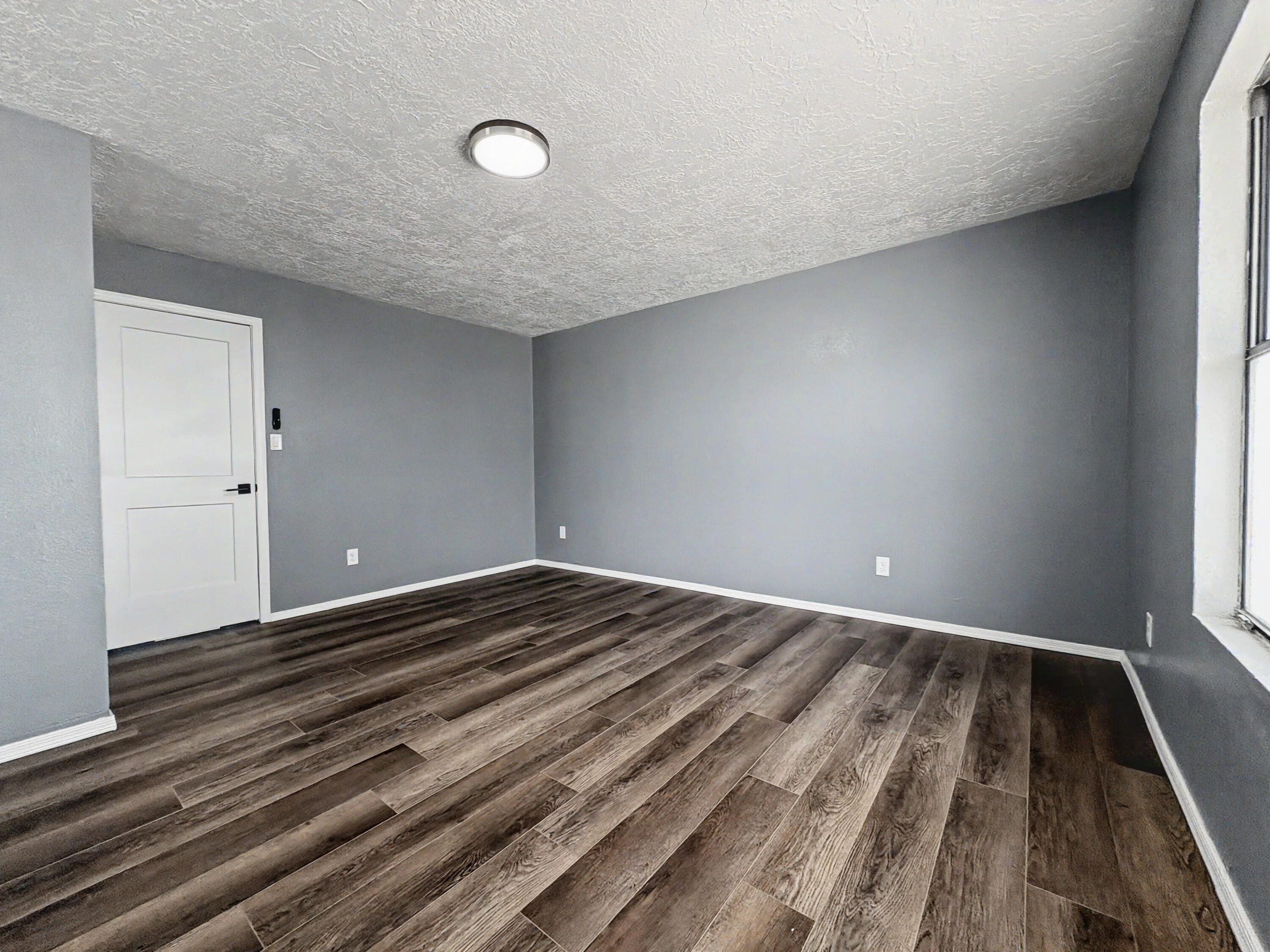 Photo 3 — 877 Arkansas Street SE