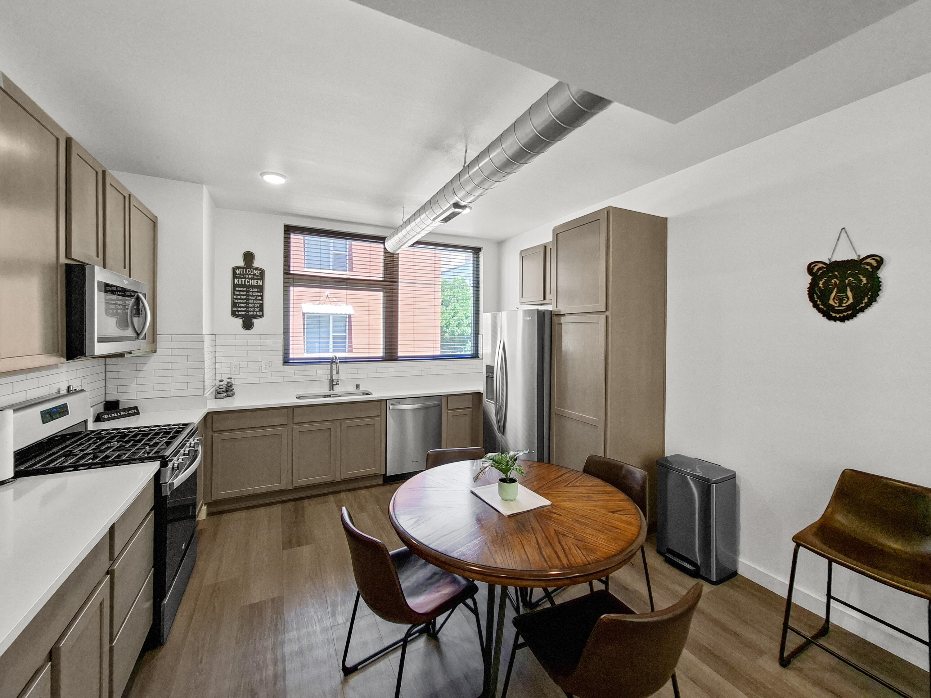 Photo 10 — 304 Titanium Street SW