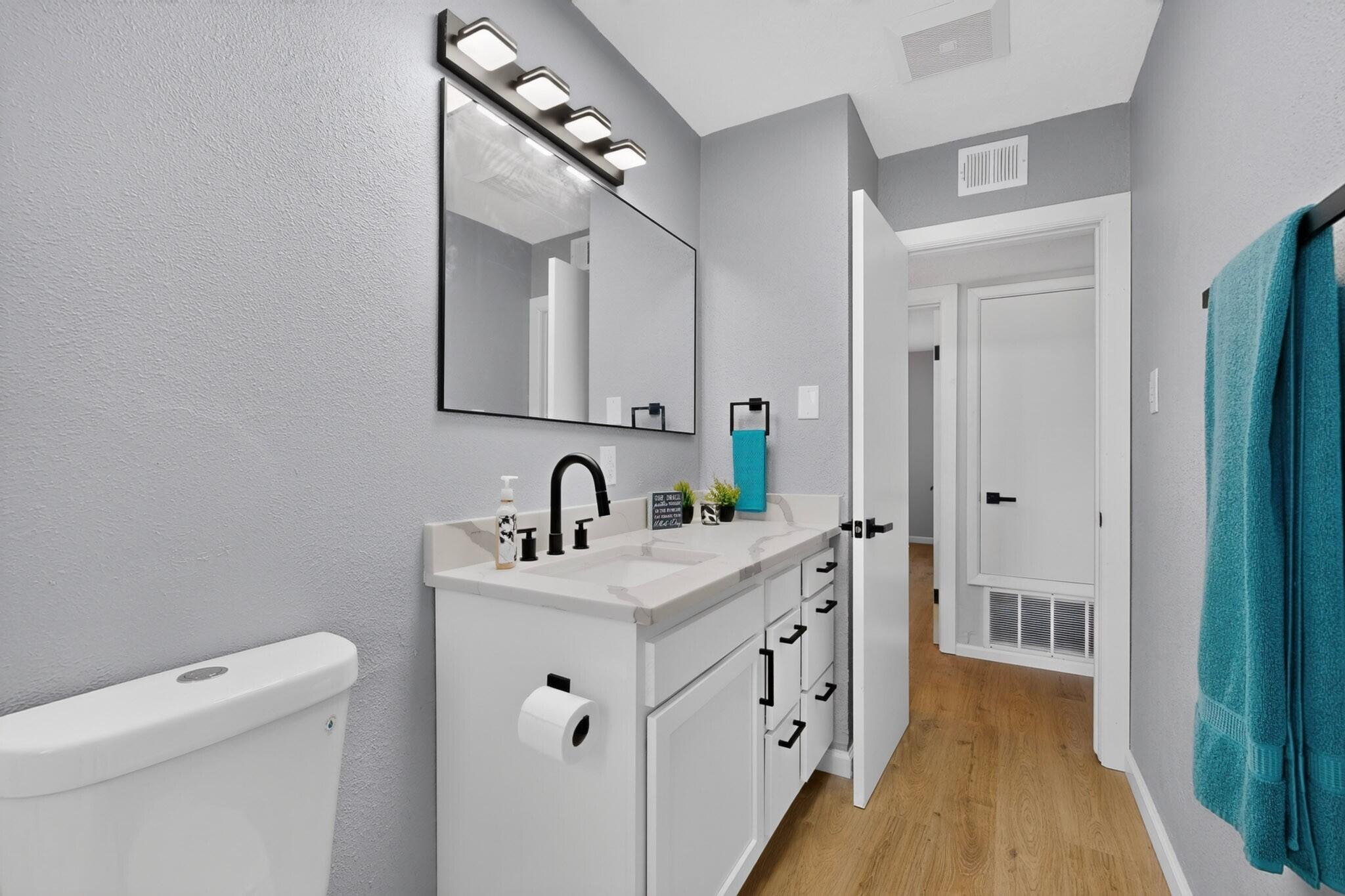 Photo 19 — 8803 Los Arboles Avenue NE