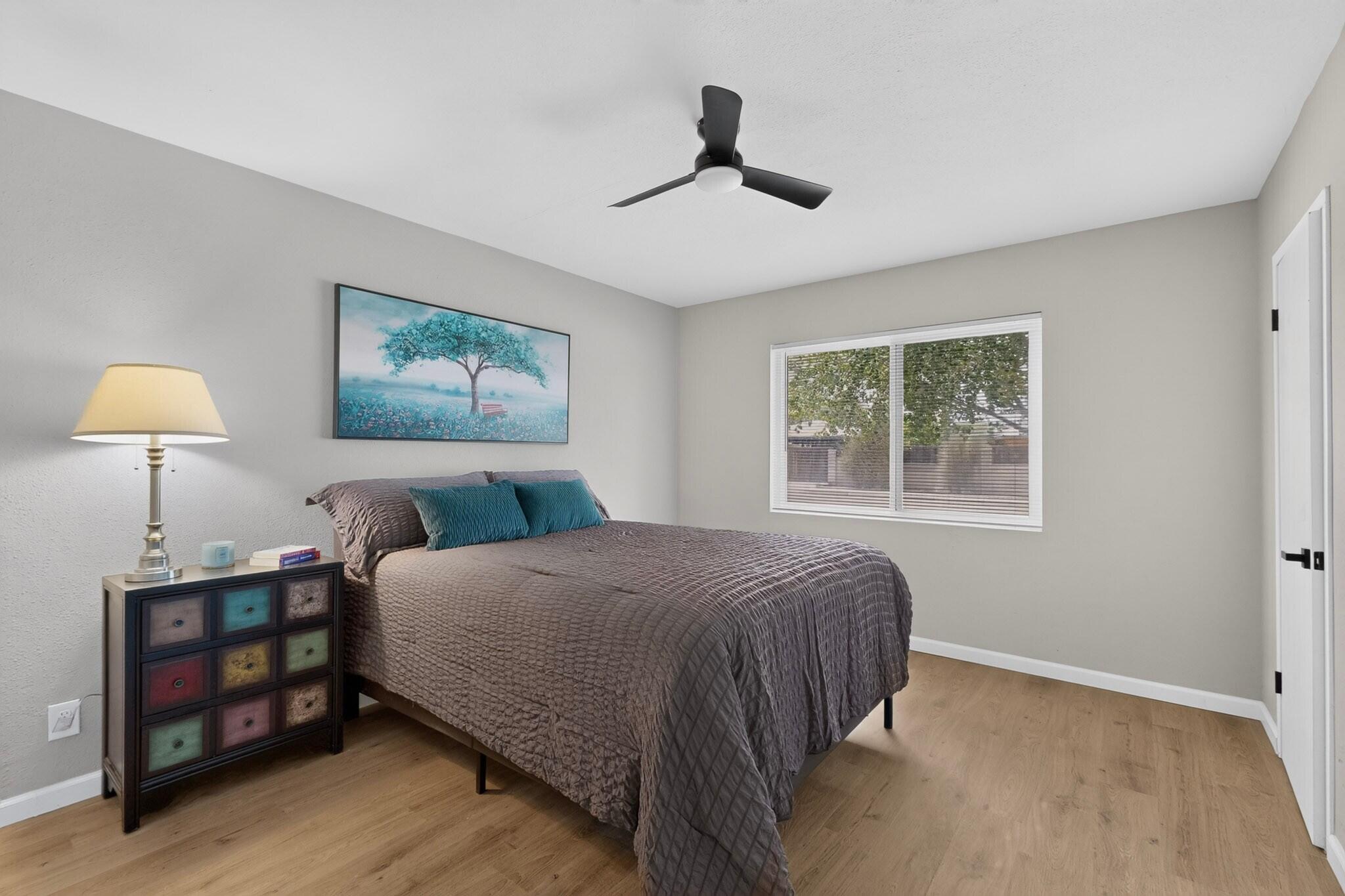 Photo 18 — 8803 Los Arboles Avenue NE