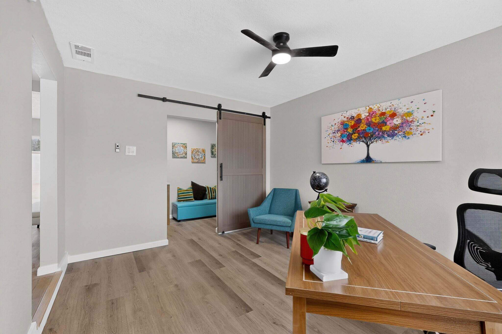 Photo 13 — 8803 Los Arboles Avenue NE