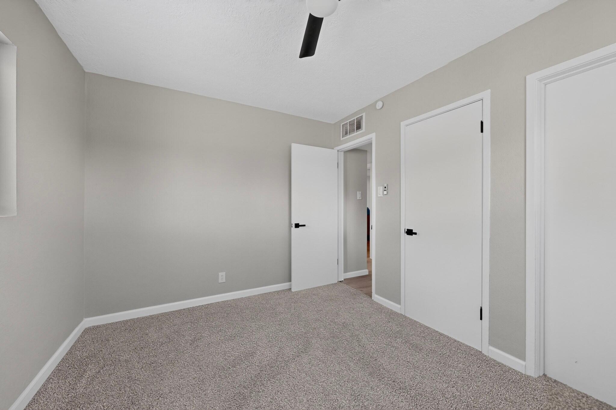 Photo 11 — 8803 Los Arboles Avenue NE