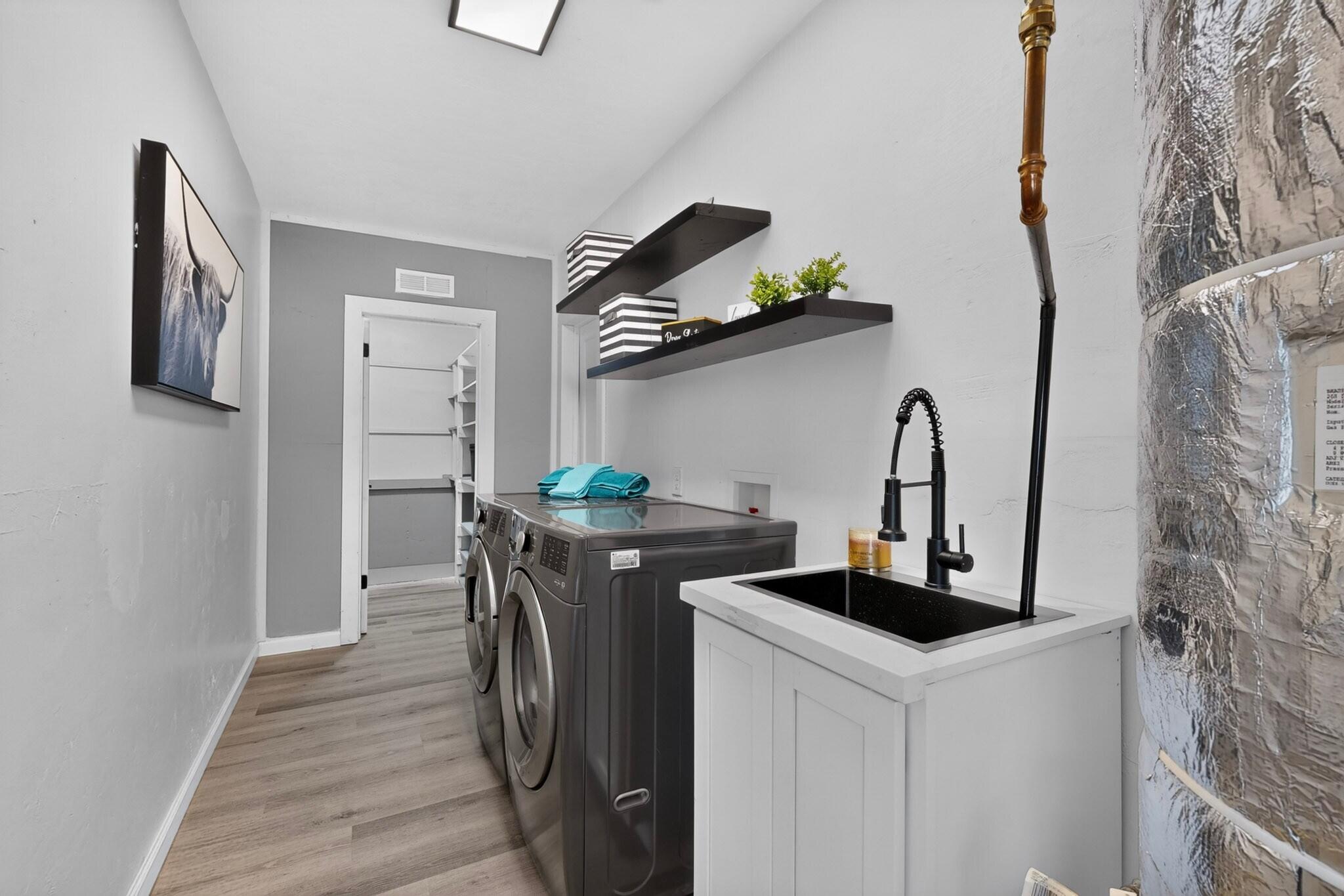 Photo 10 — 8803 Los Arboles Avenue NE