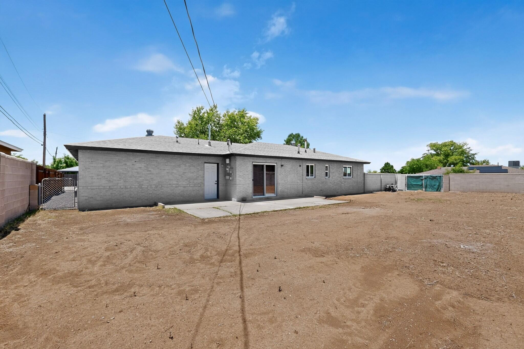 Photo 6 — 8803 Los Arboles Avenue NE