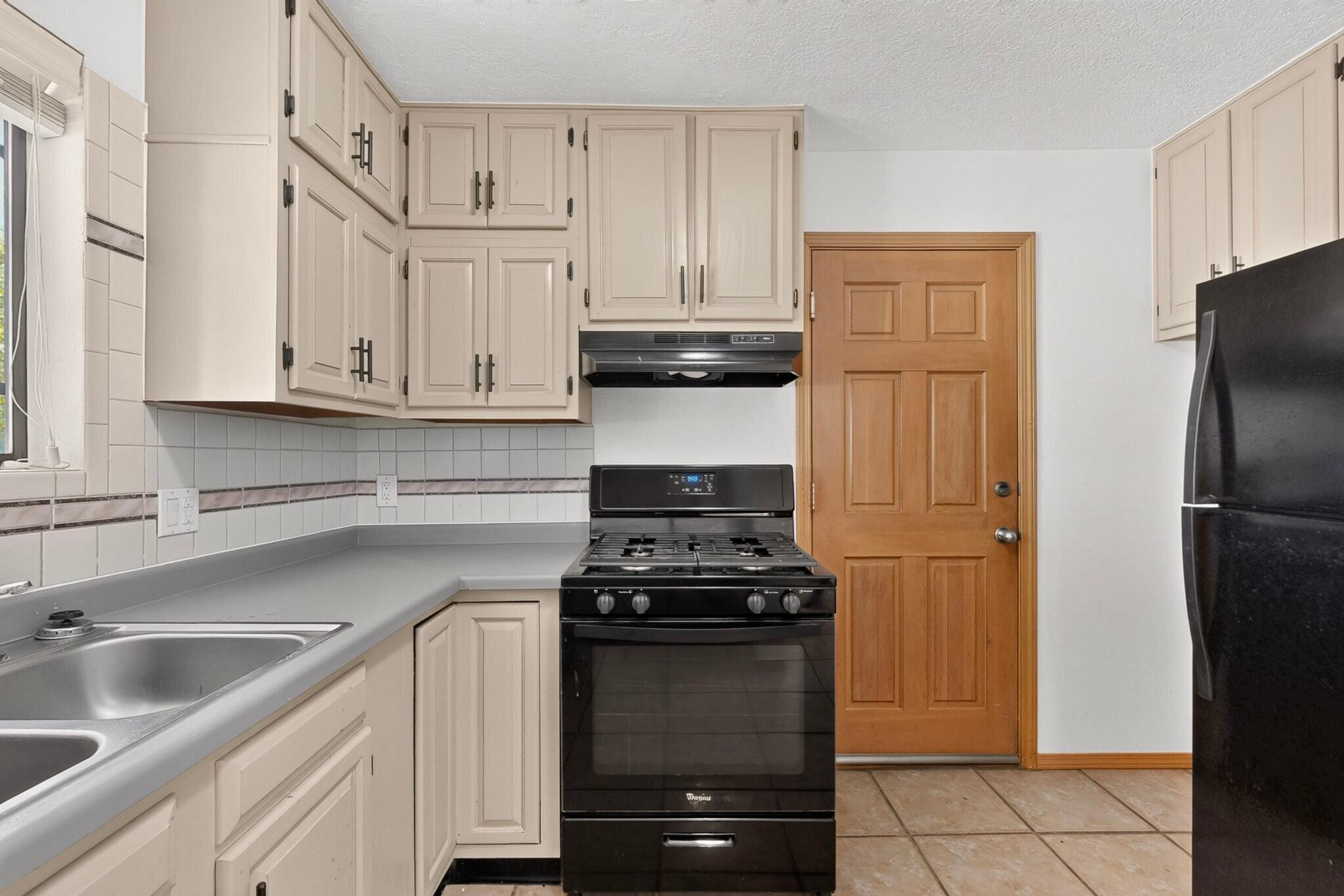 Photo 15 — 9007 Hendrix Road NE