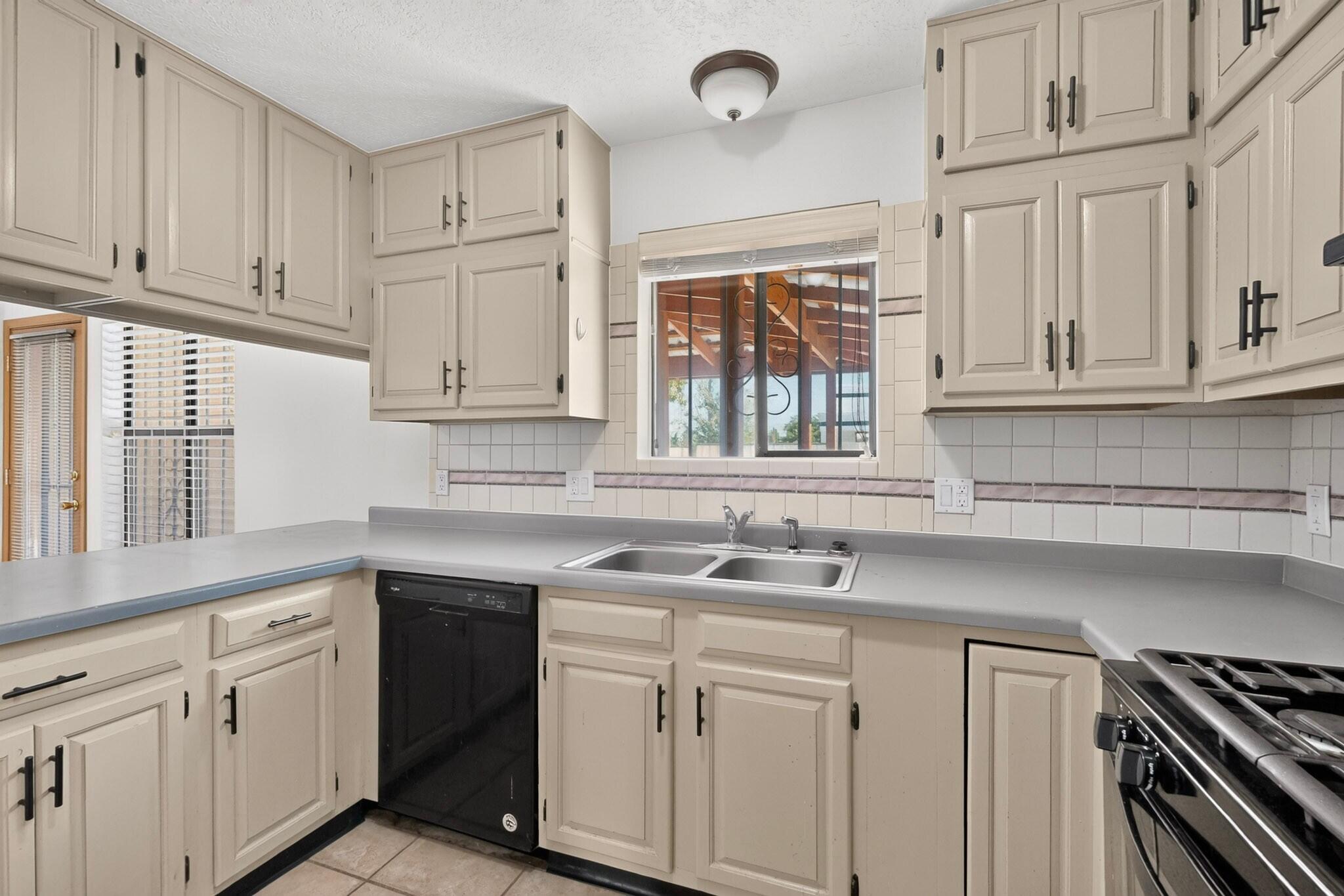 Photo 13 — 9007 Hendrix Road NE