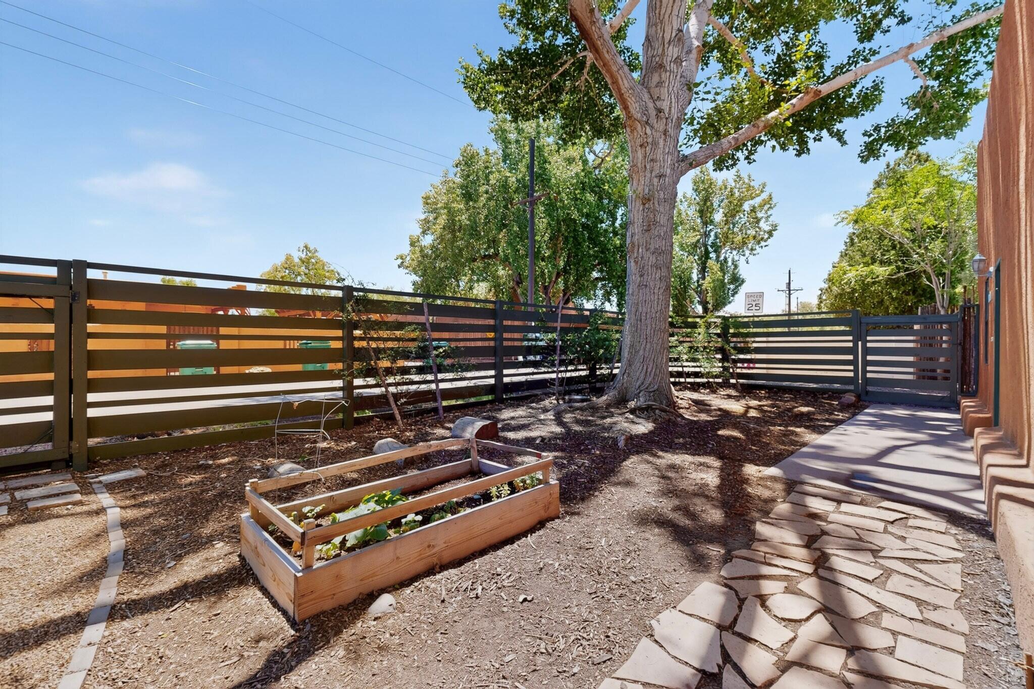 Photo 17 — 10029 Guadalupe Trail NW