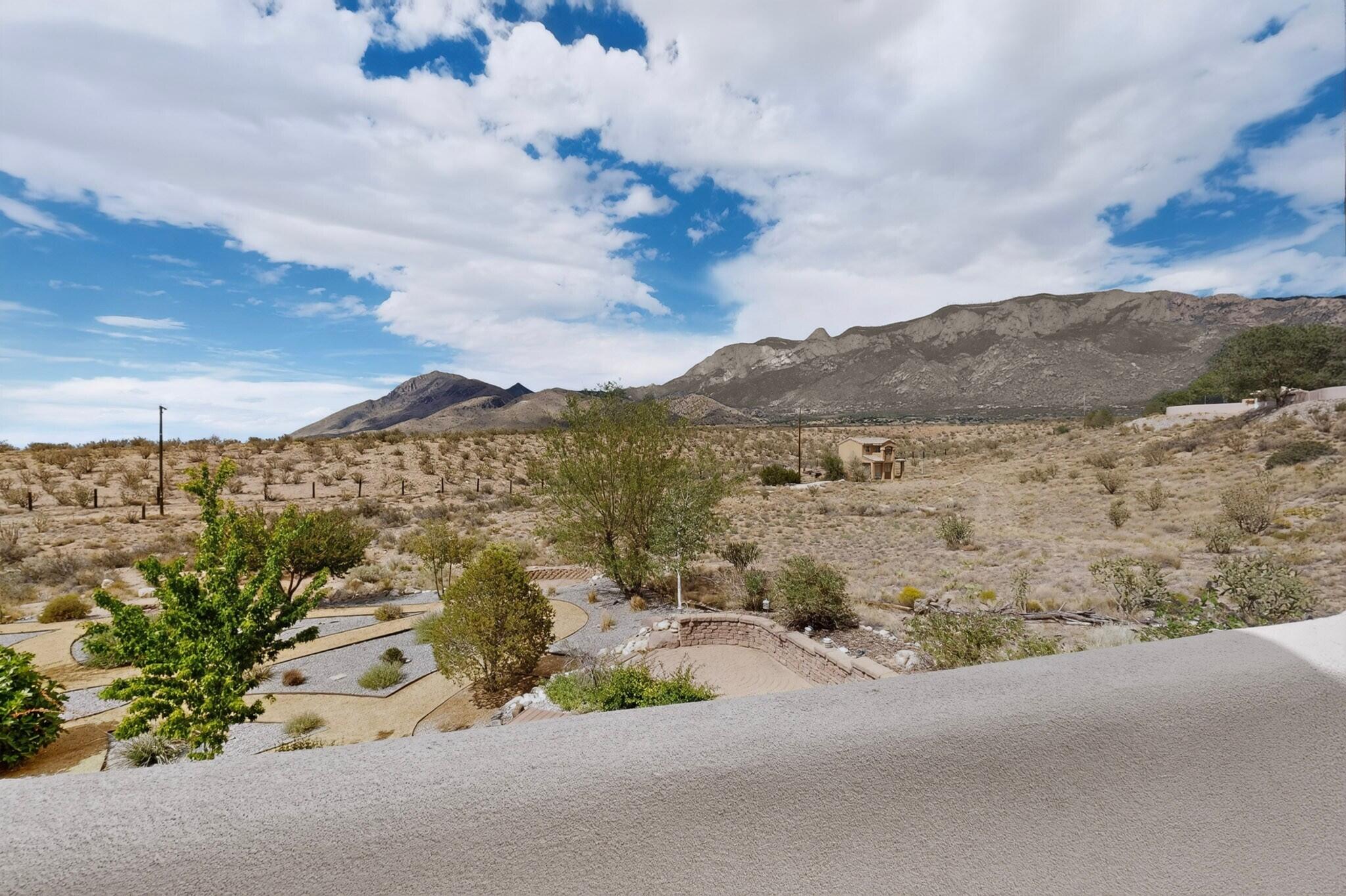 Photo 18 — 10901 Elena Drive NE
