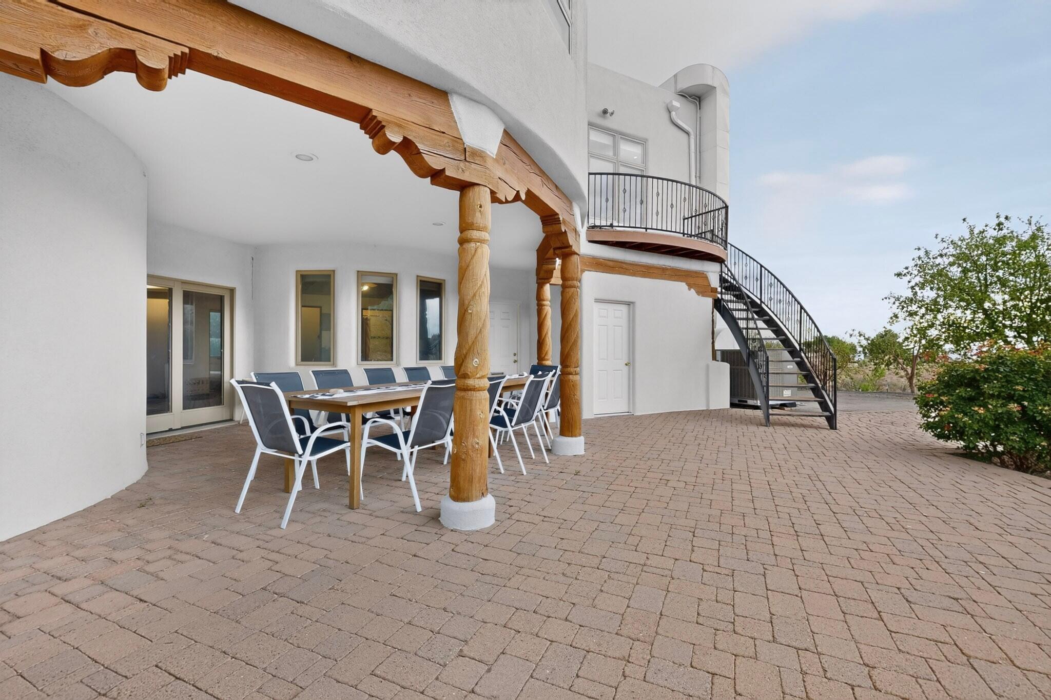Photo 16 — 10901 Elena Drive NE