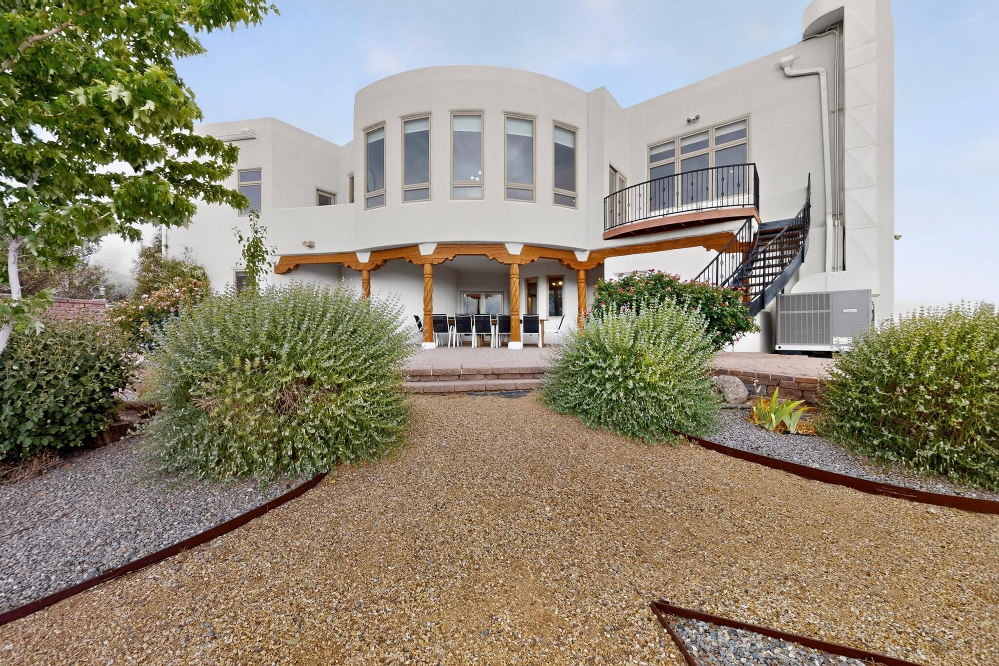 Photo 14 — 10901 Elena Drive NE