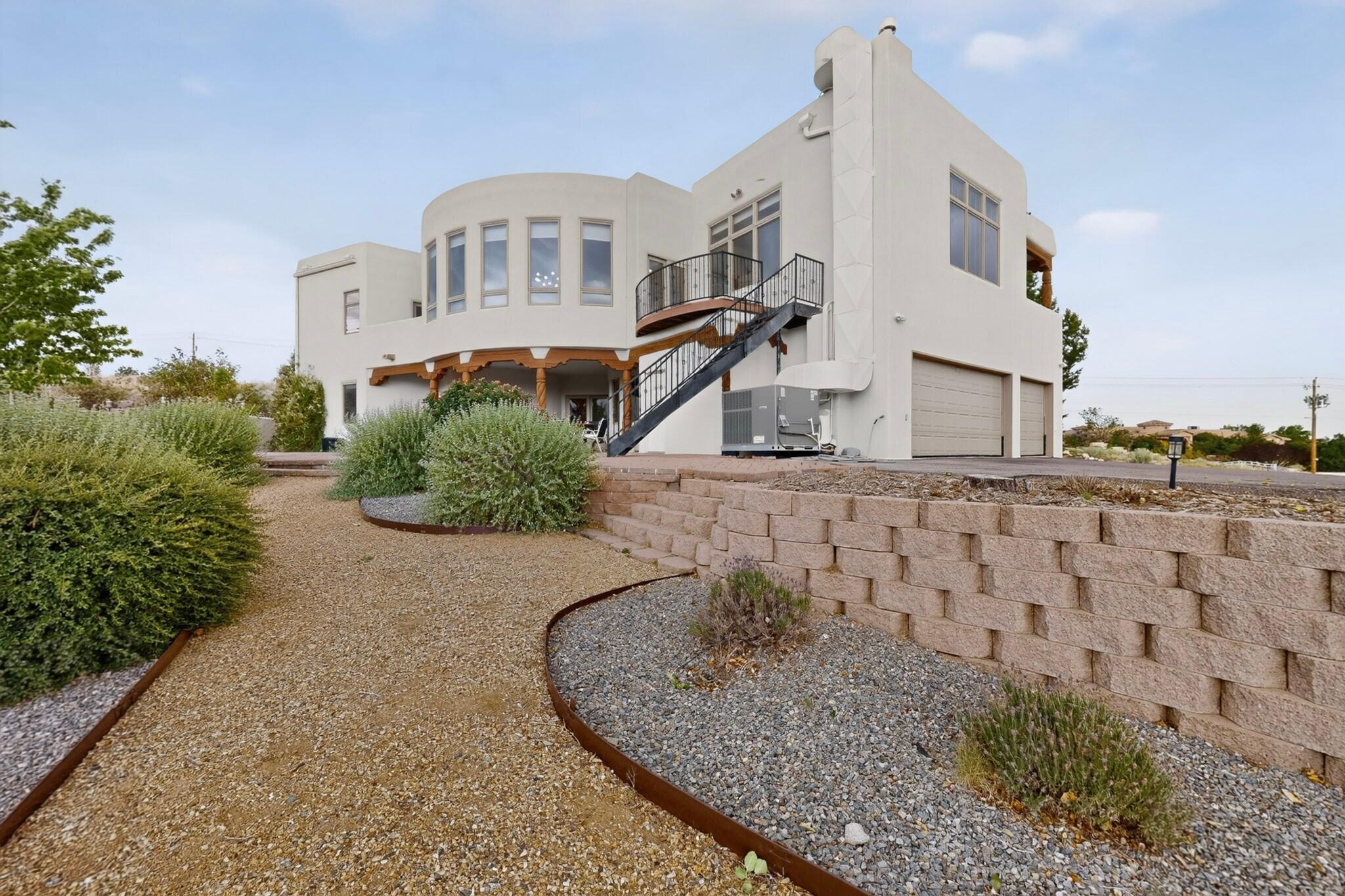 Photo 12 — 10901 Elena Drive NE