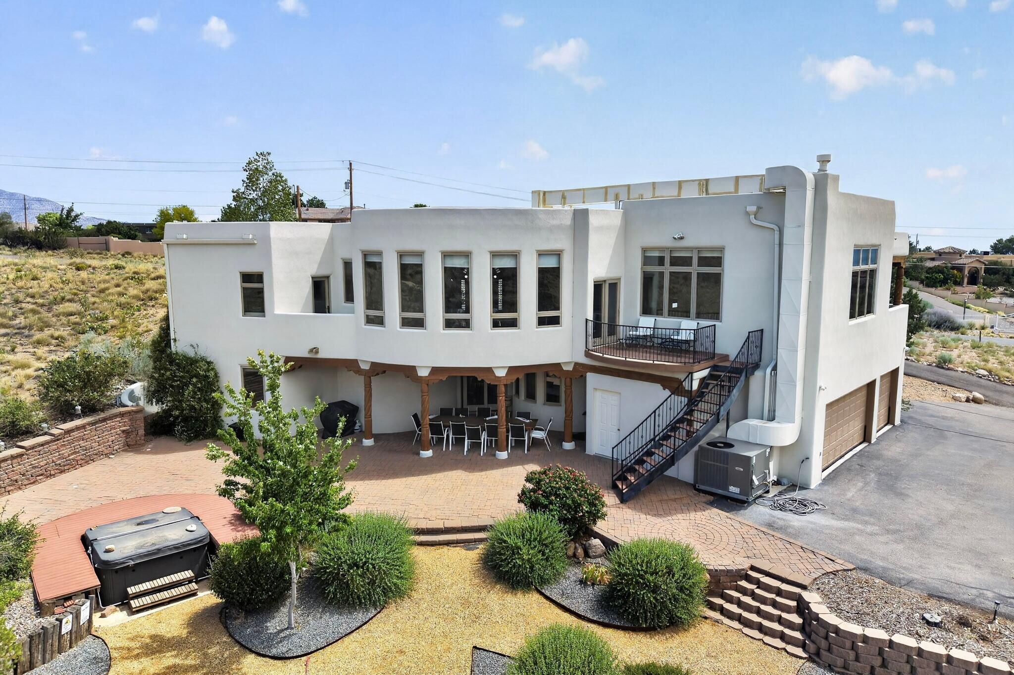 Photo 9 — 10901 Elena Drive NE