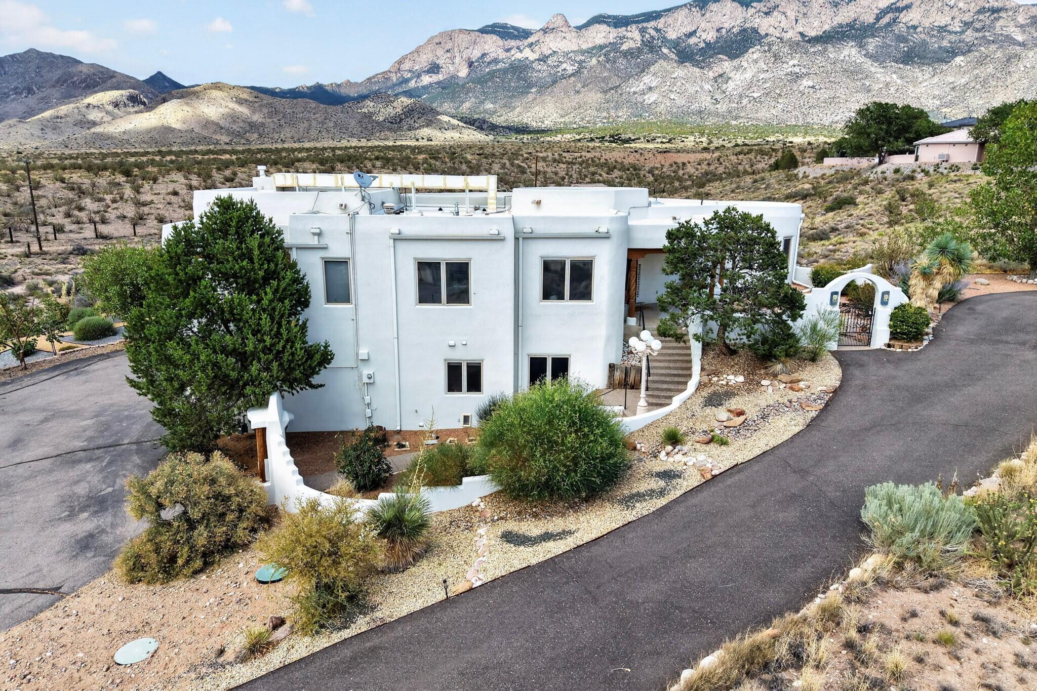 Photo 8 — 10901 Elena Drive NE