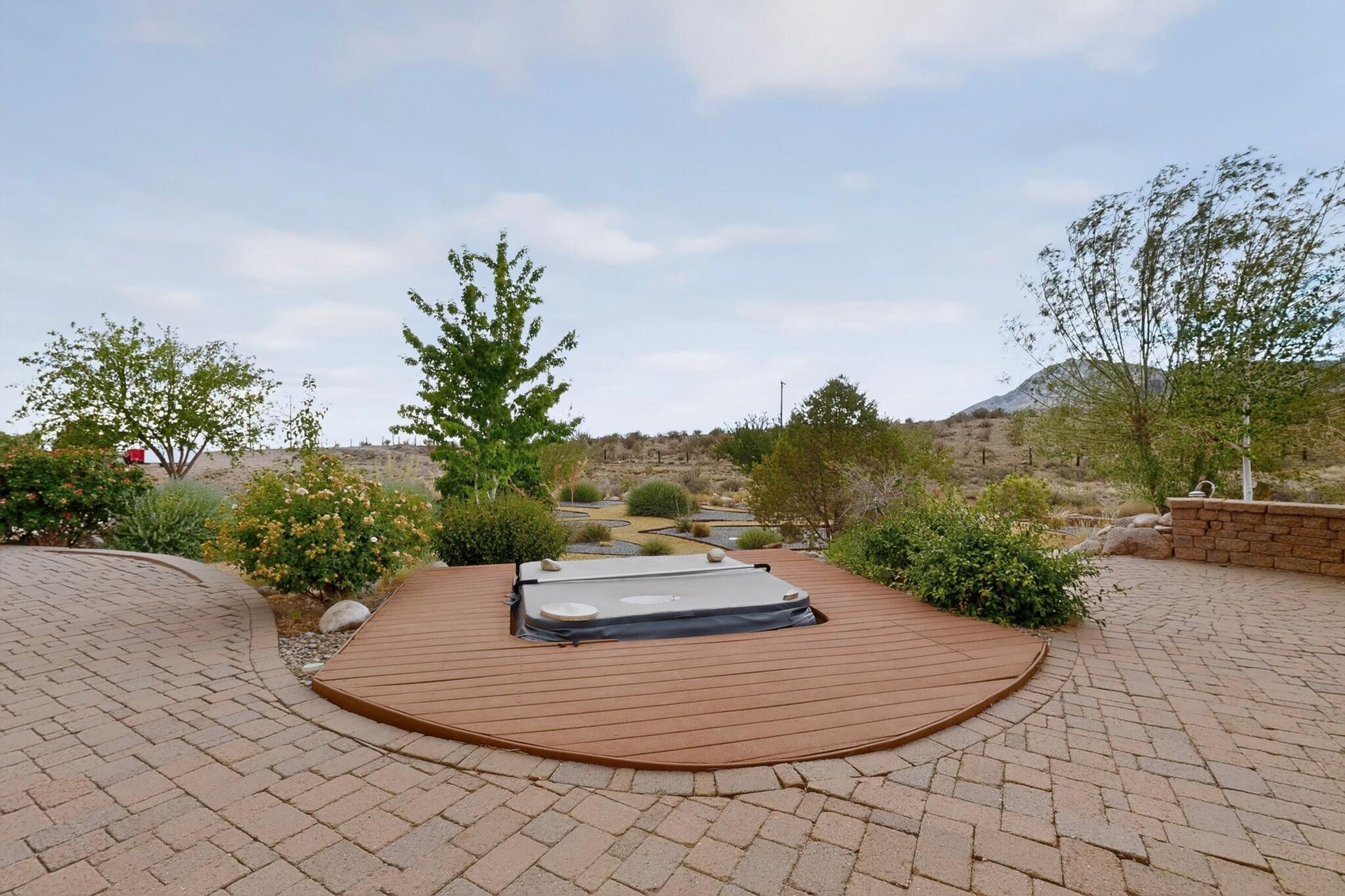 Photo 17 — 10901 Elena Drive NE