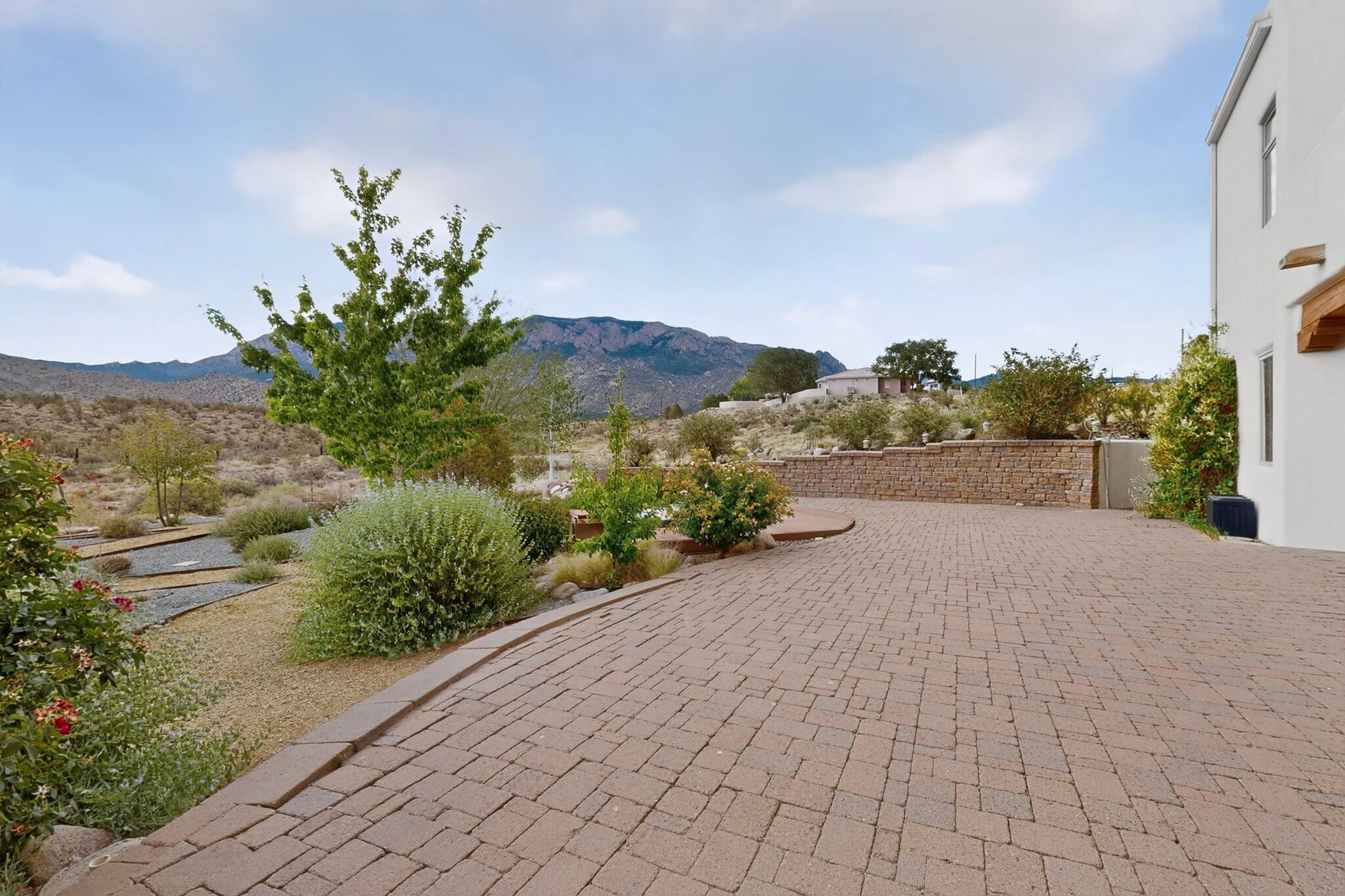 Photo 16 — 10901 Elena Drive NE