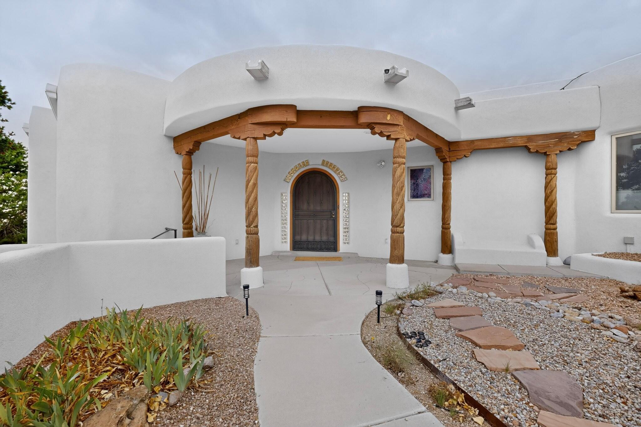 Photo 14 — 10901 Elena Drive NE