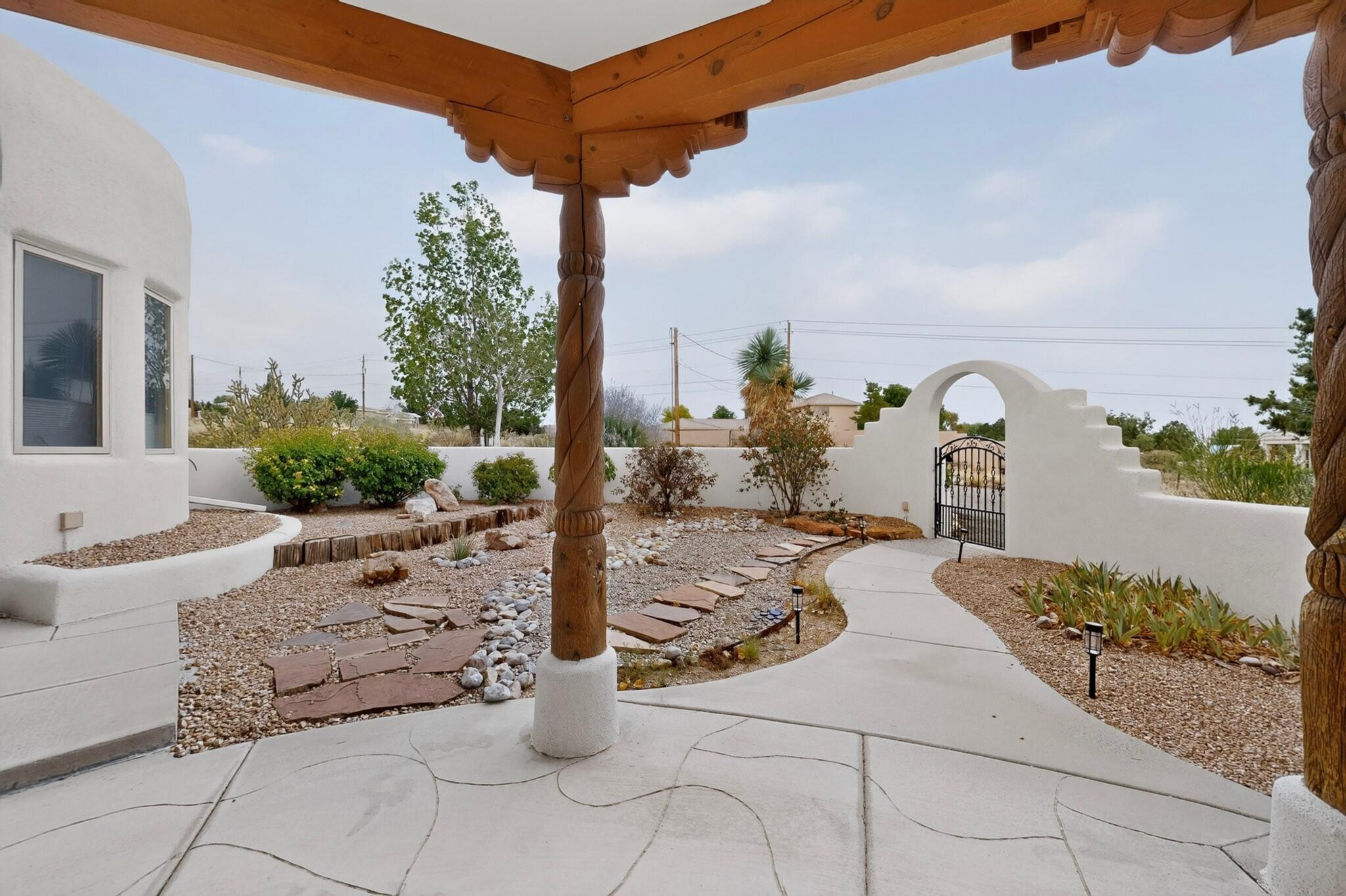Photo 13 — 10901 Elena Drive NE