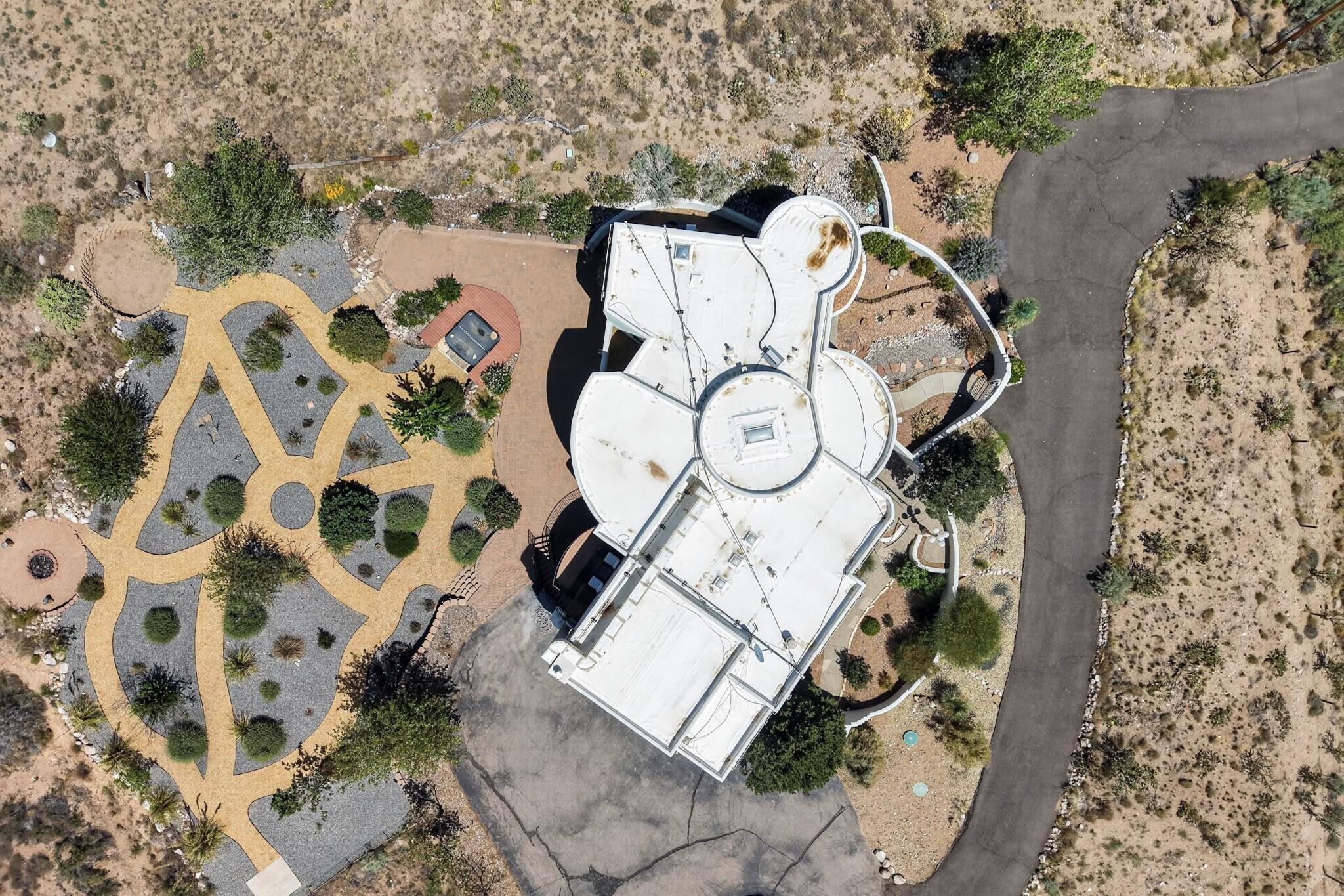 Photo 10 — 10901 Elena Drive NE