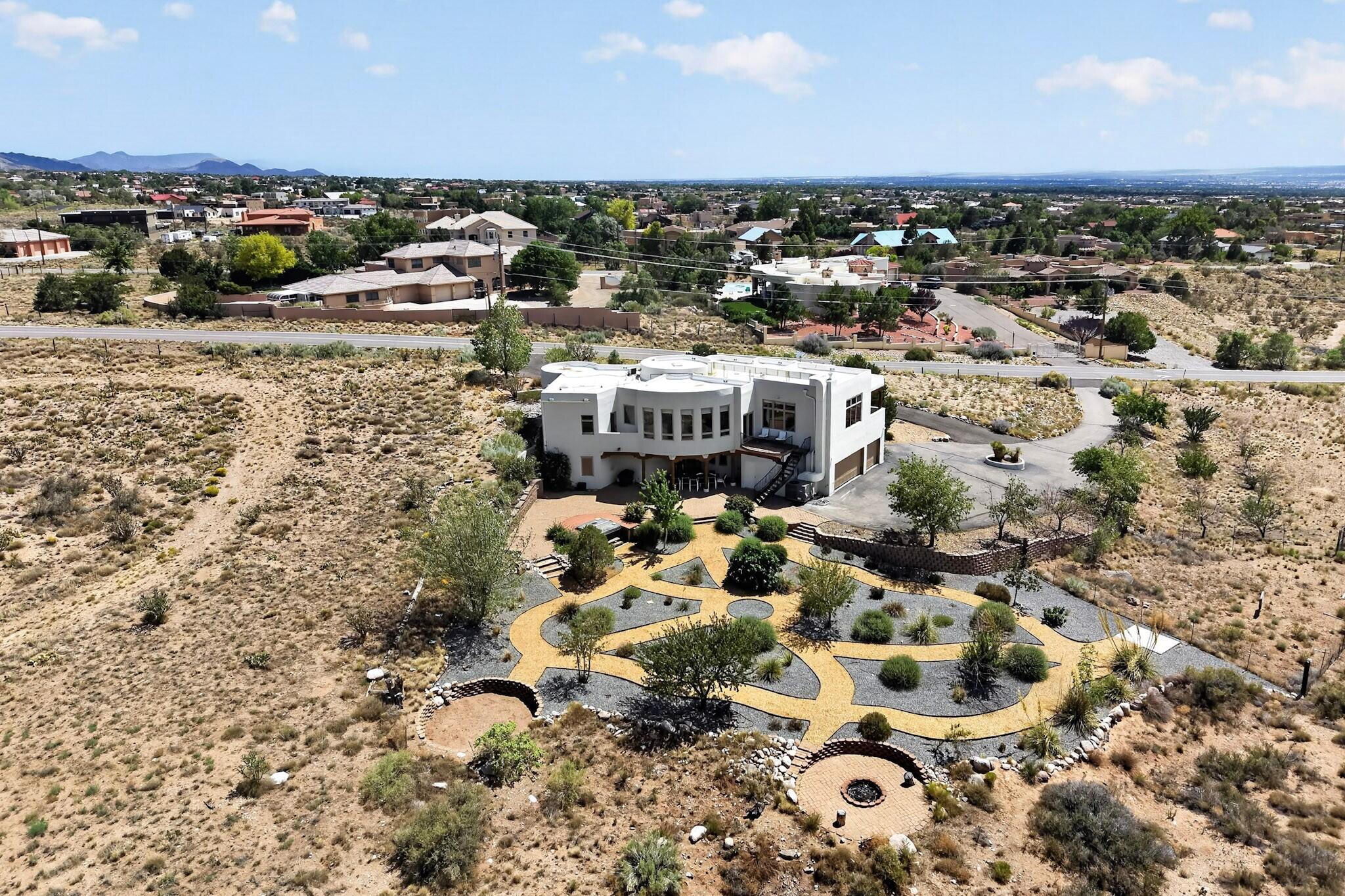 Photo 8 — 10901 Elena Drive NE