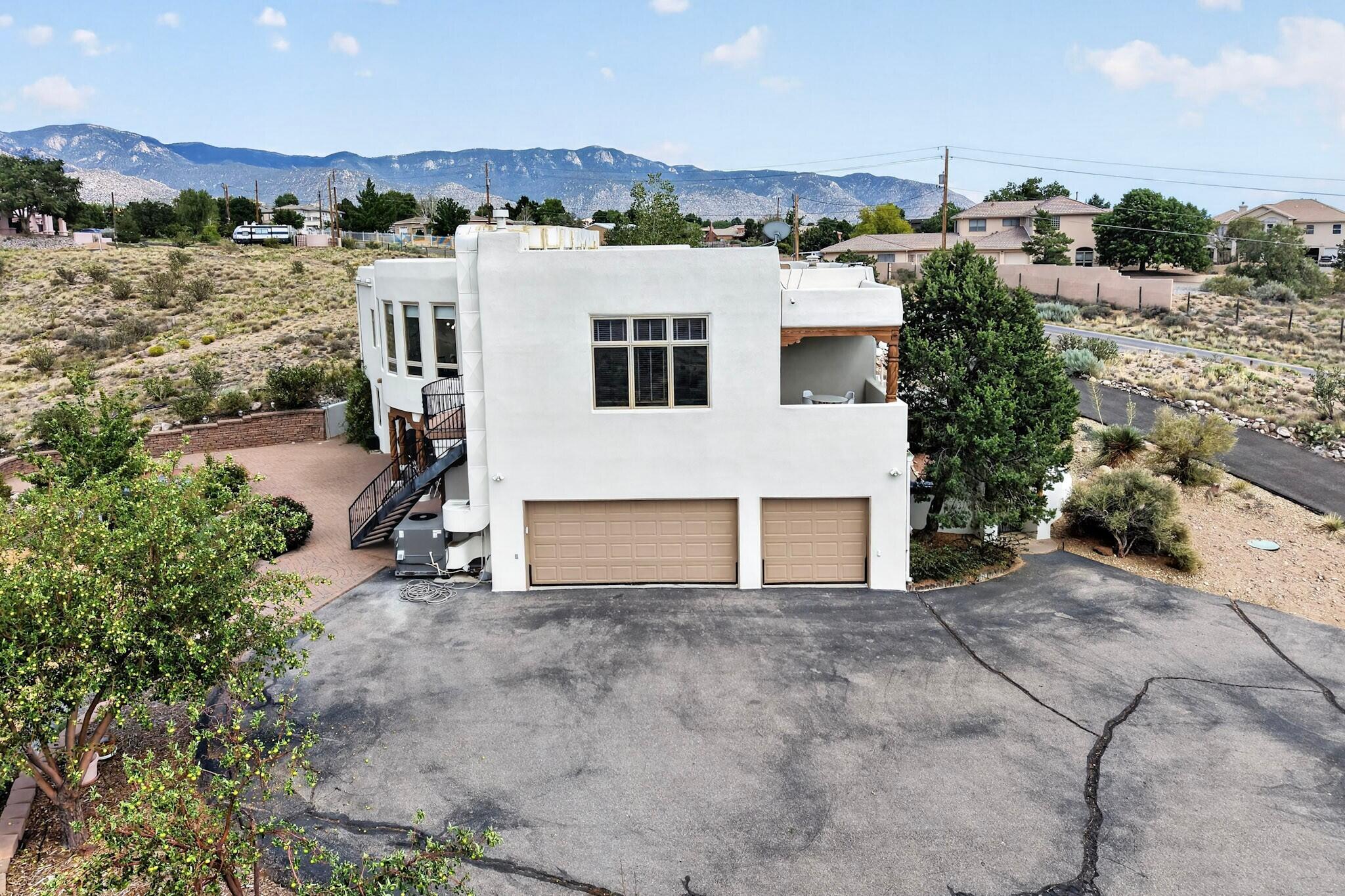 Photo 6 — 10901 Elena Drive NE