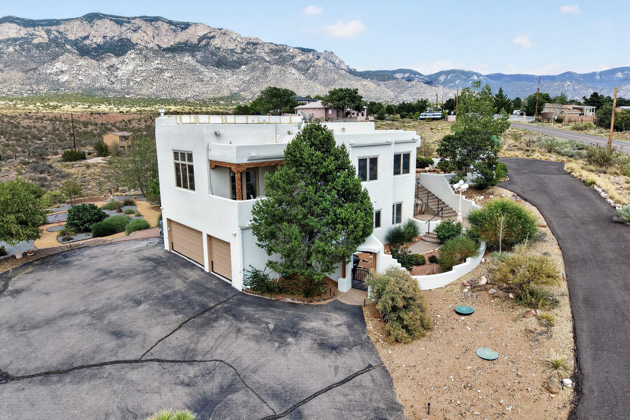 Photo 5 — 10901 Elena Drive NE