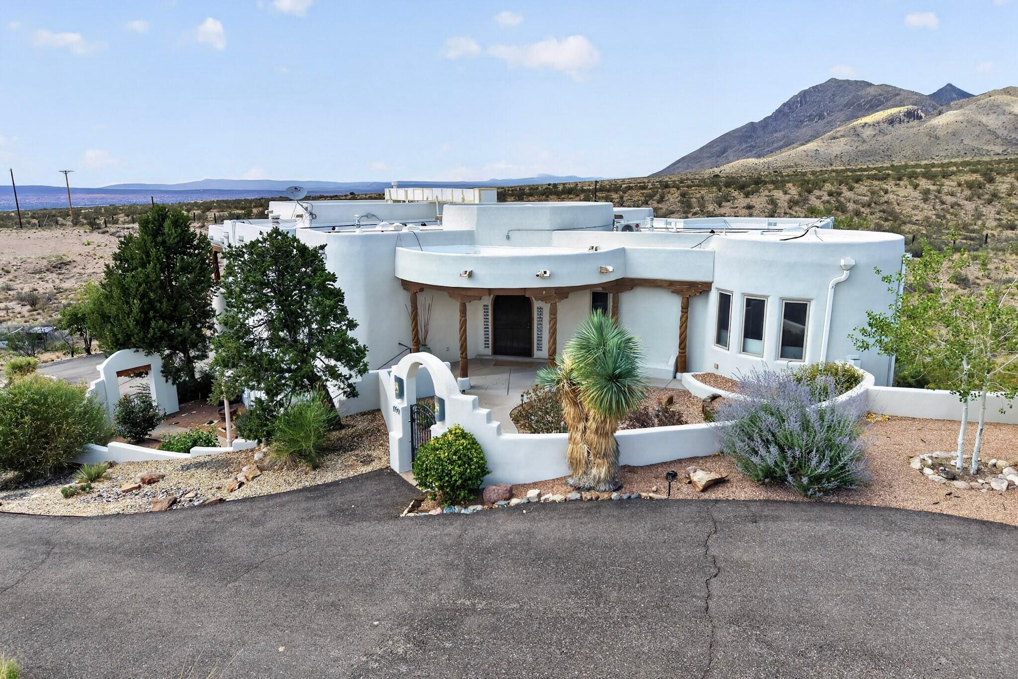 Photo 4 — 10901 Elena Drive NE