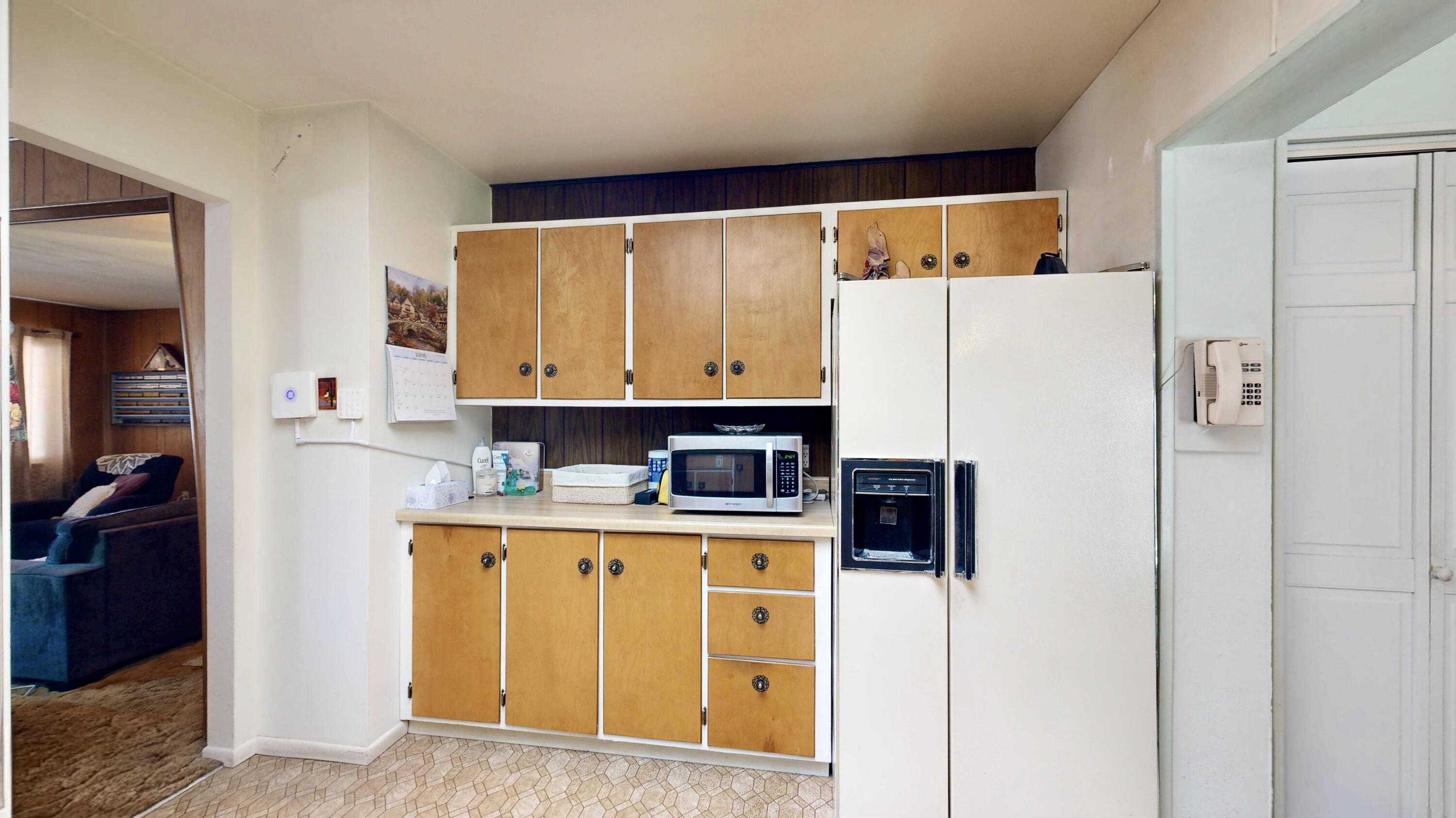 Photo 8 — 1527 Altez Street NE