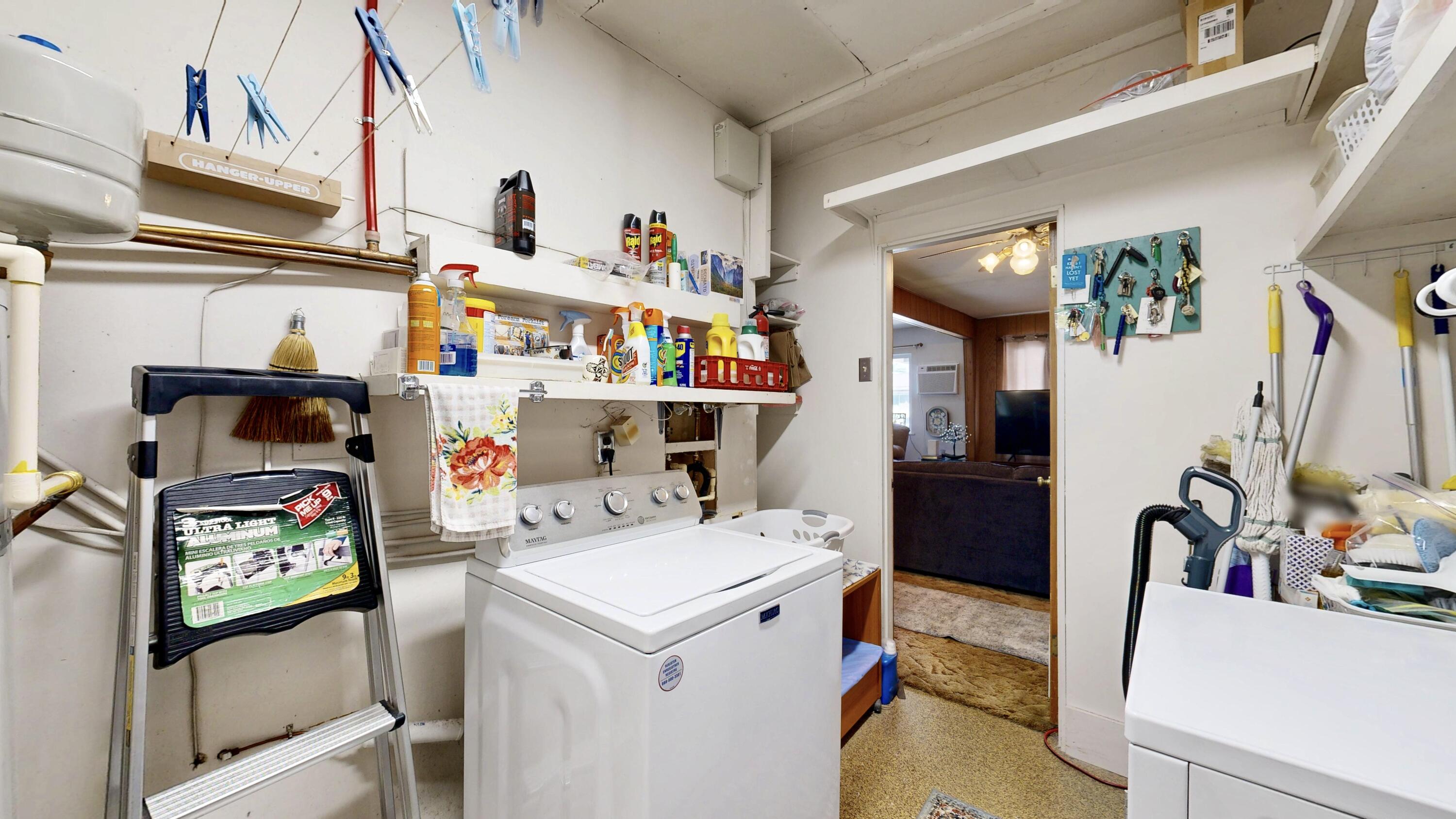 Photo 6 — 1527 Altez Street NE