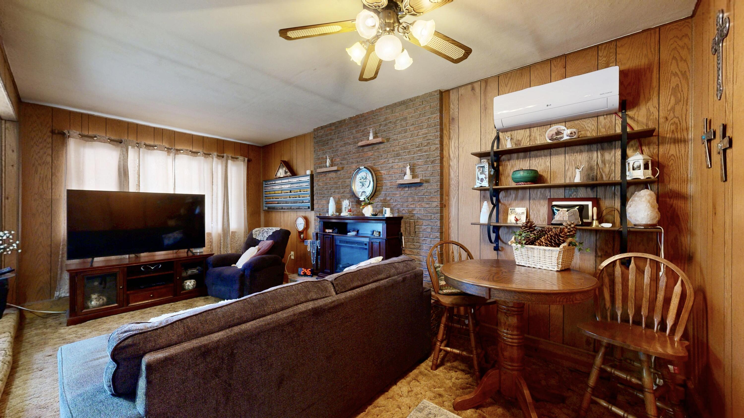 Photo 3 — 1527 Altez Street NE