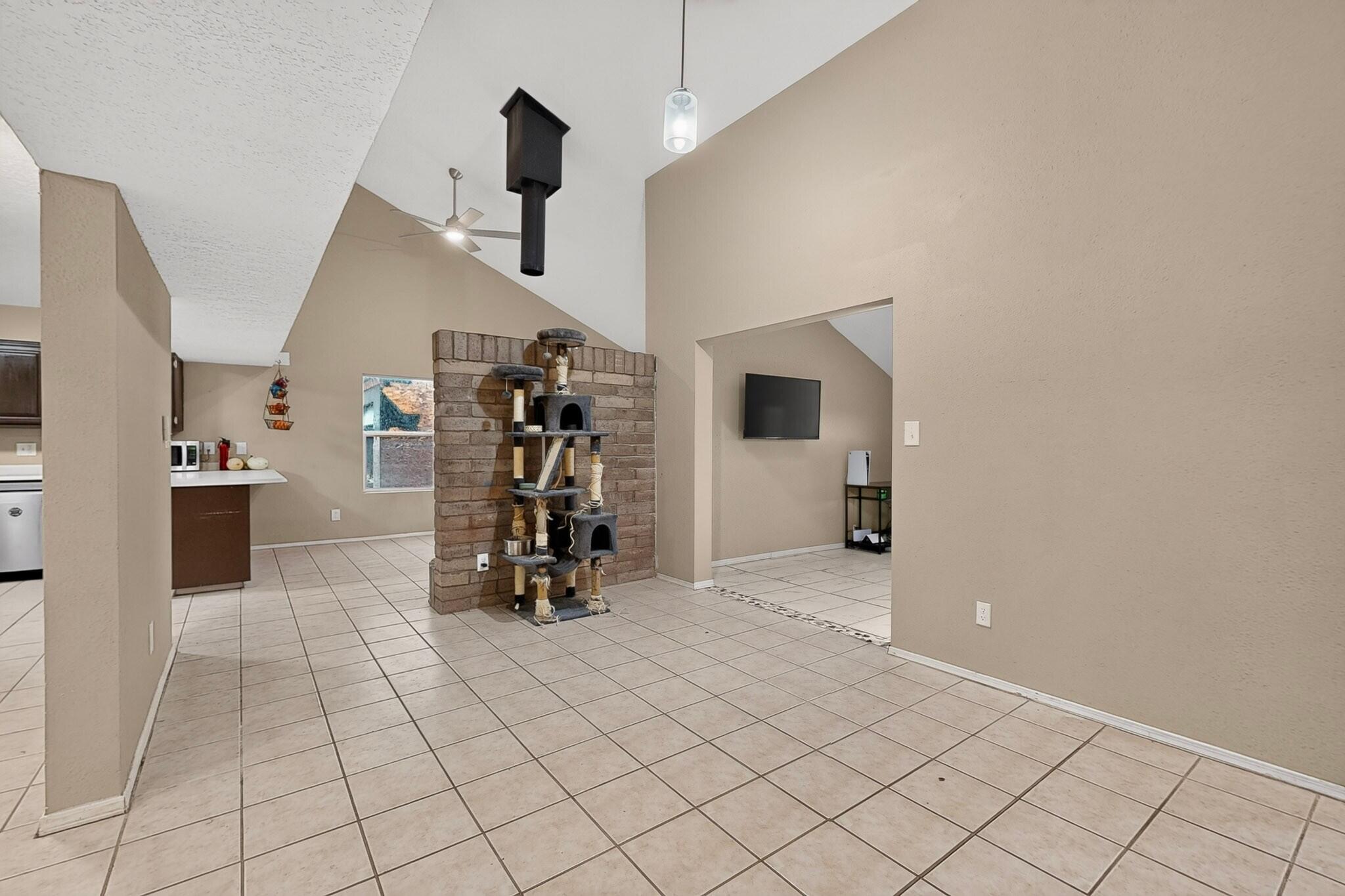 Photo 13 — 14 N Juan Road SW