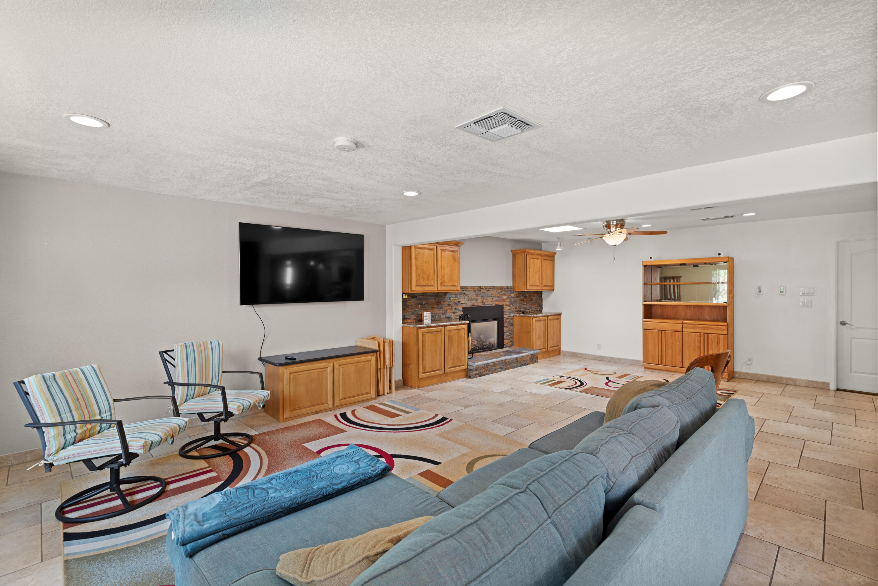 Photo 18 — 4705 Oahu Drive NE