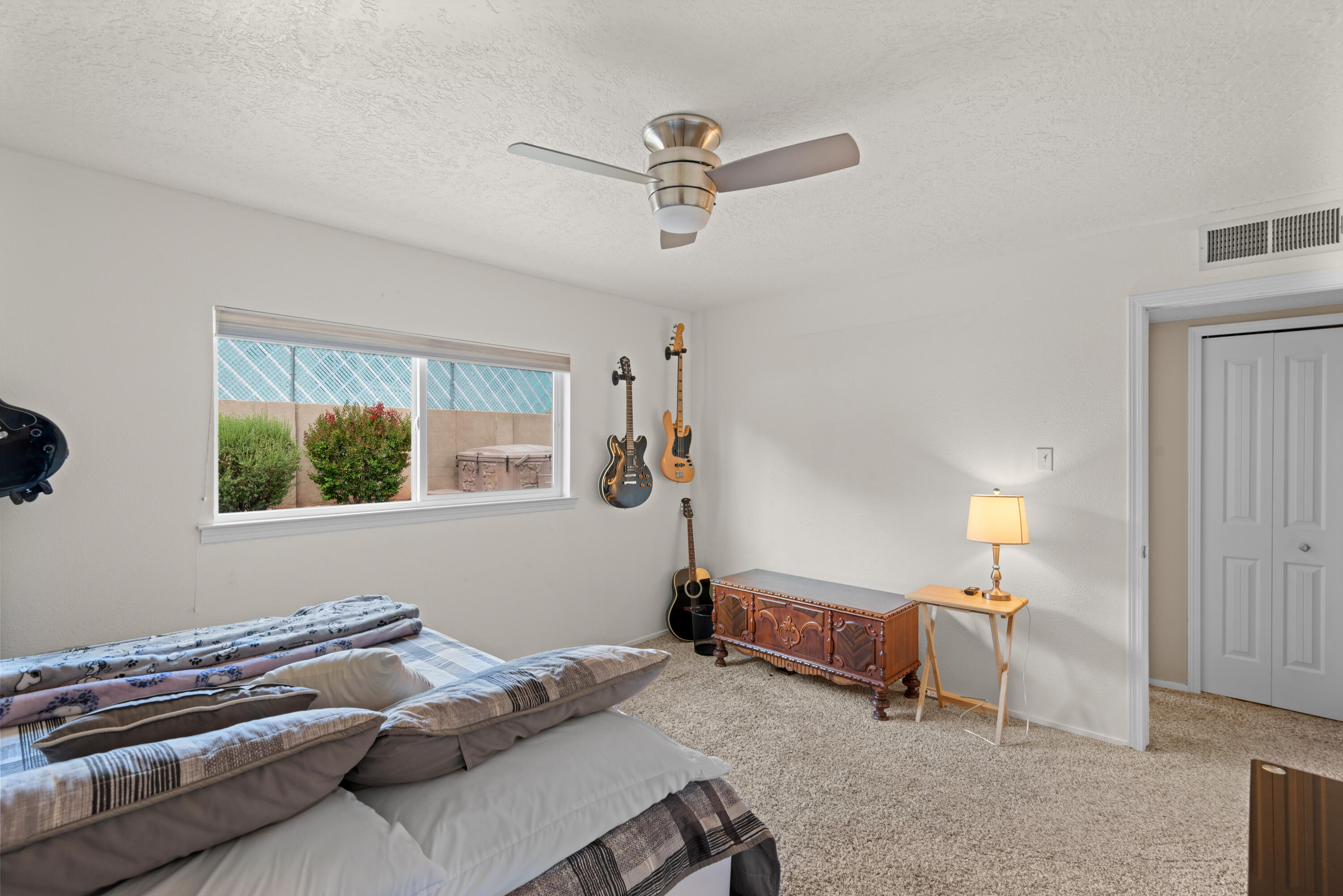 Photo 12 — 4705 Oahu Drive NE