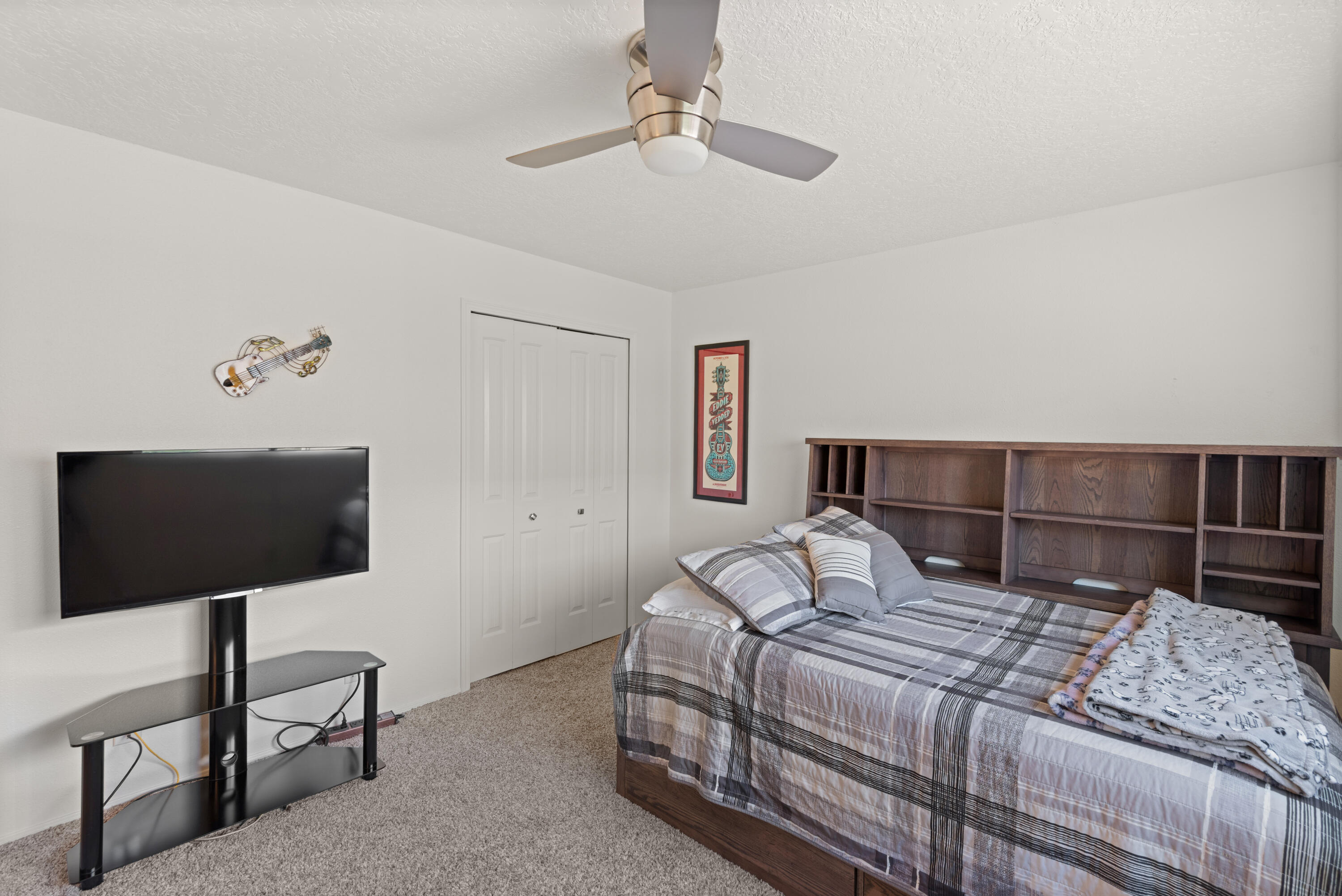 Photo 14 — 4705 Oahu Drive NE