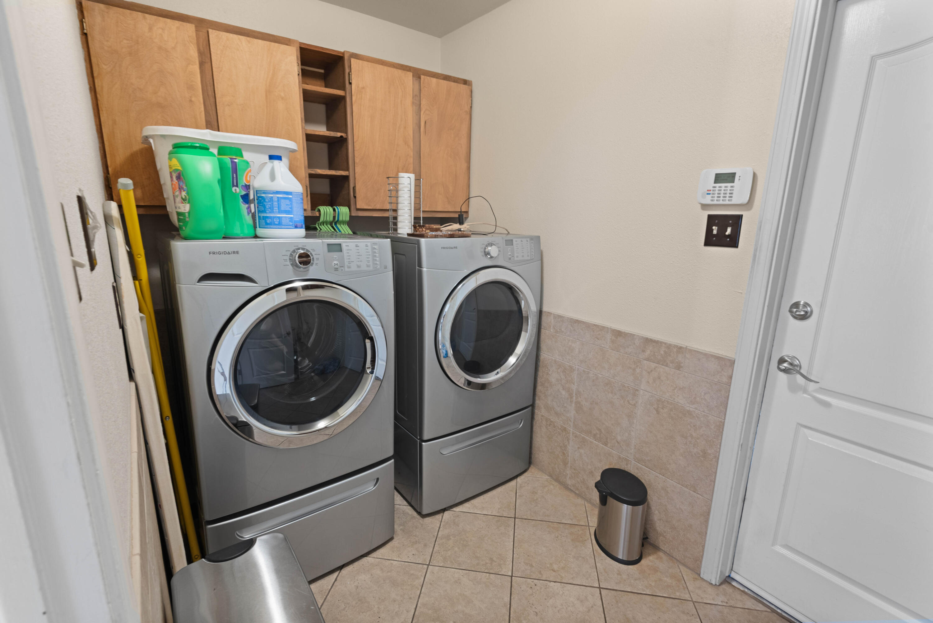 Photo 6 — 4705 Oahu Drive NE