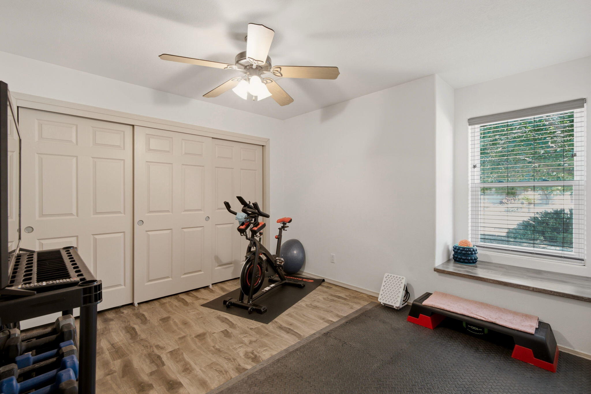 Photo 15 — 2405 Flagstone Road NE