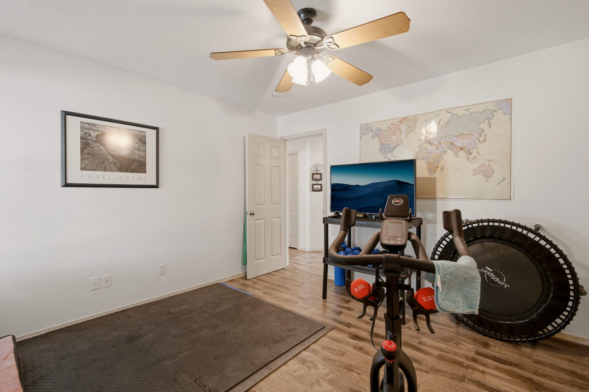 Photo 14 — 2405 Flagstone Road NE