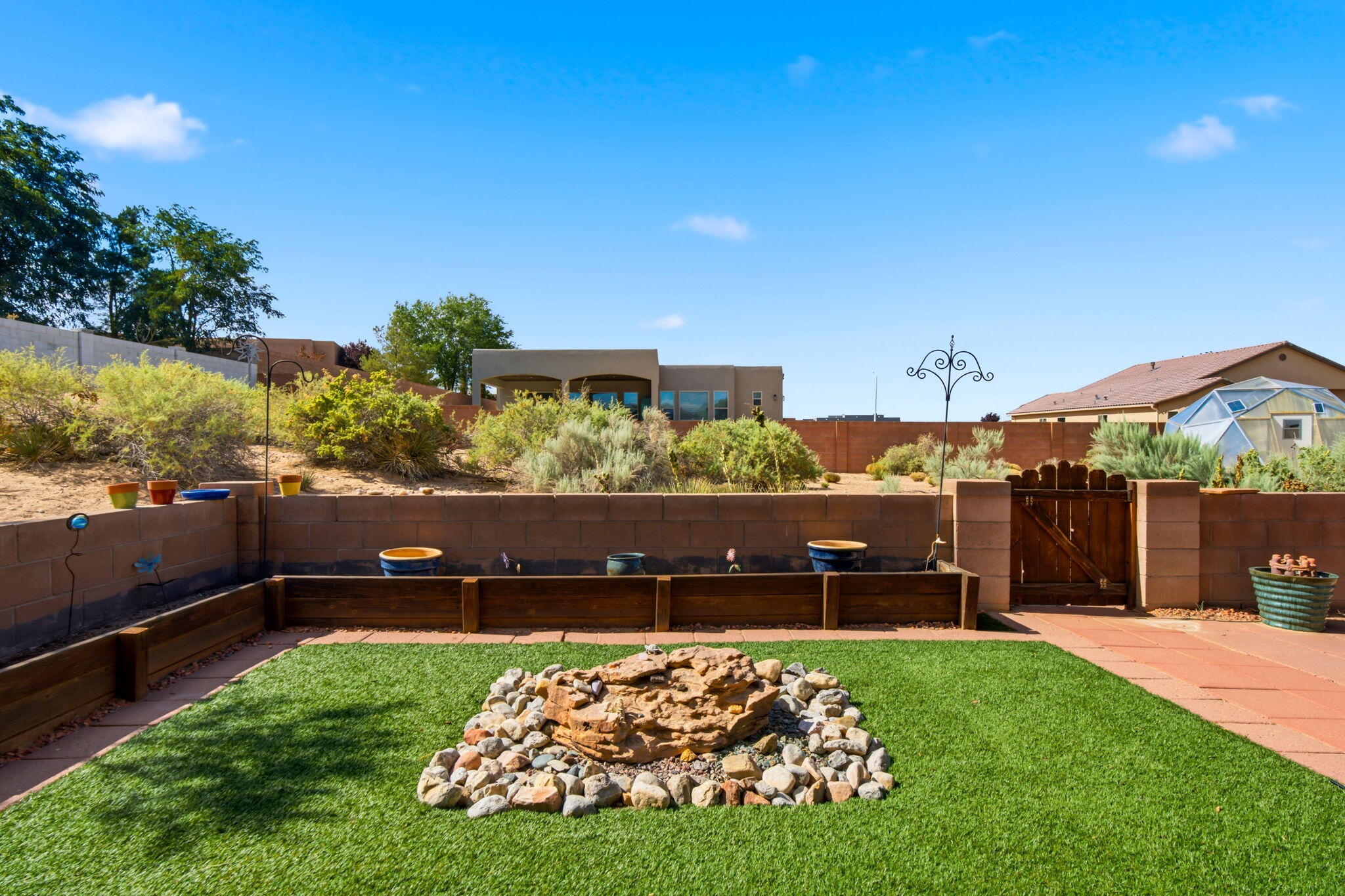 Photo 9 — 2405 Flagstone Road NE