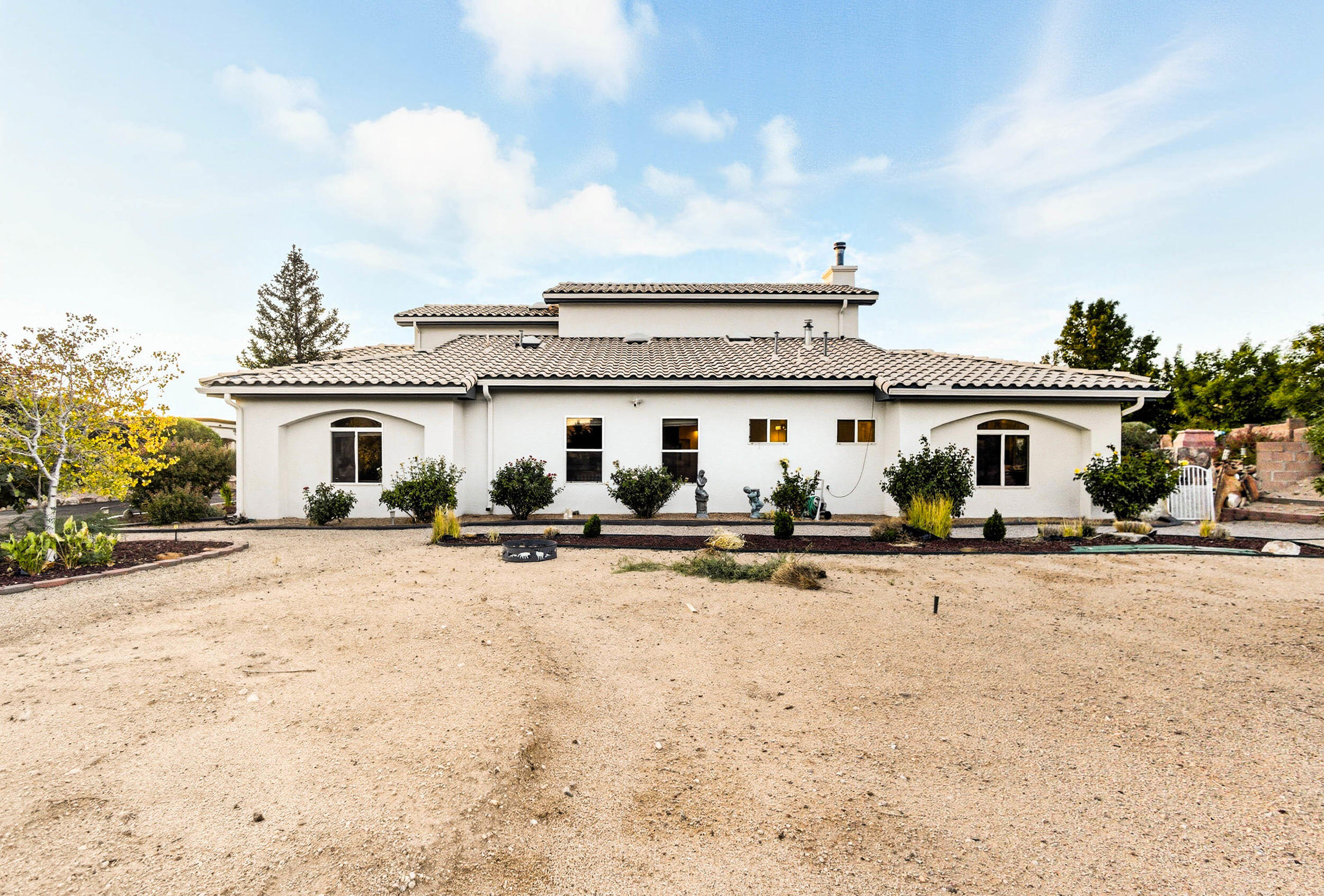Photo 16 — 11907 San Rafael Avenue NE