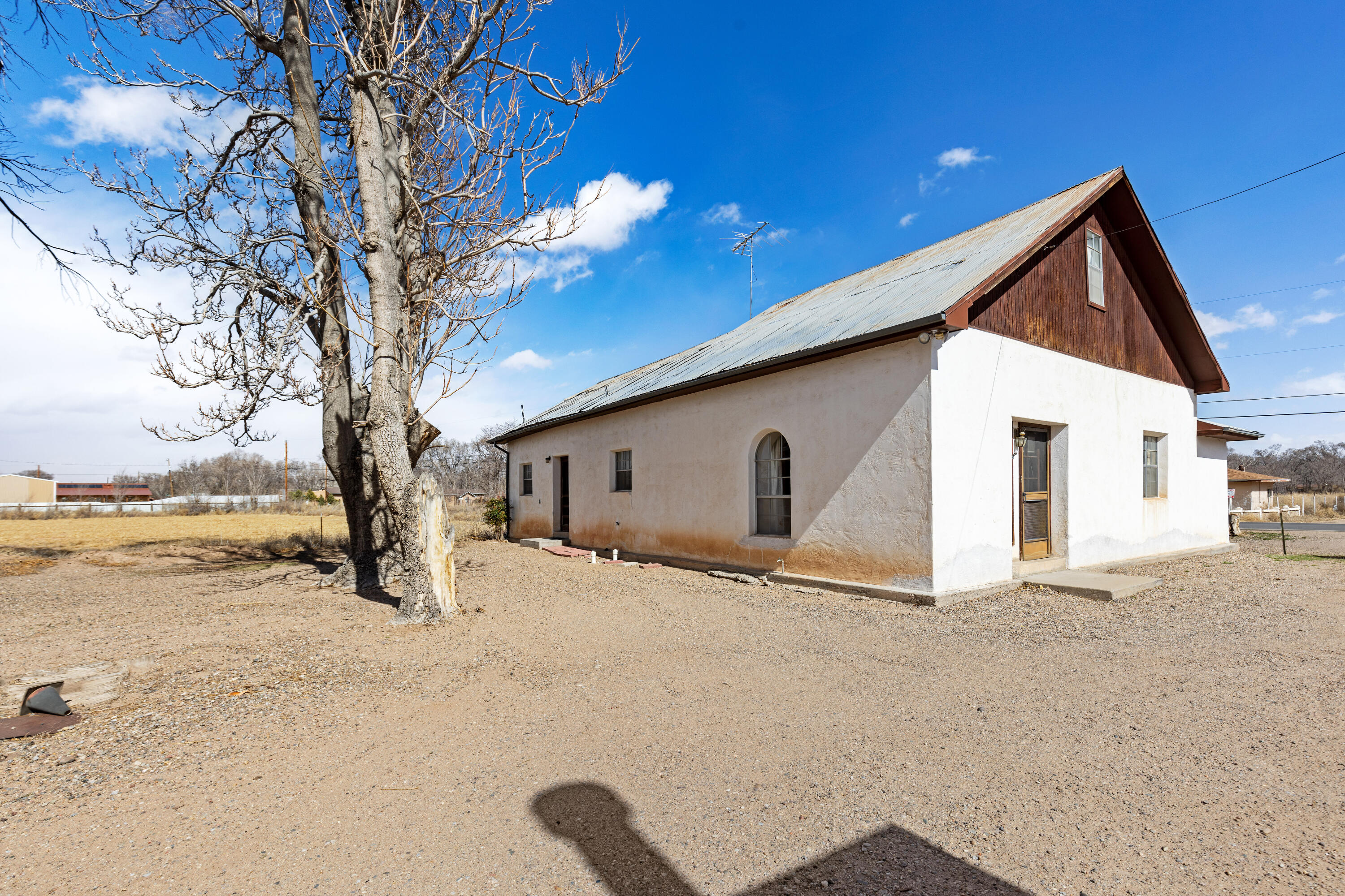 Photo 2 — 919 Gabaldon Road