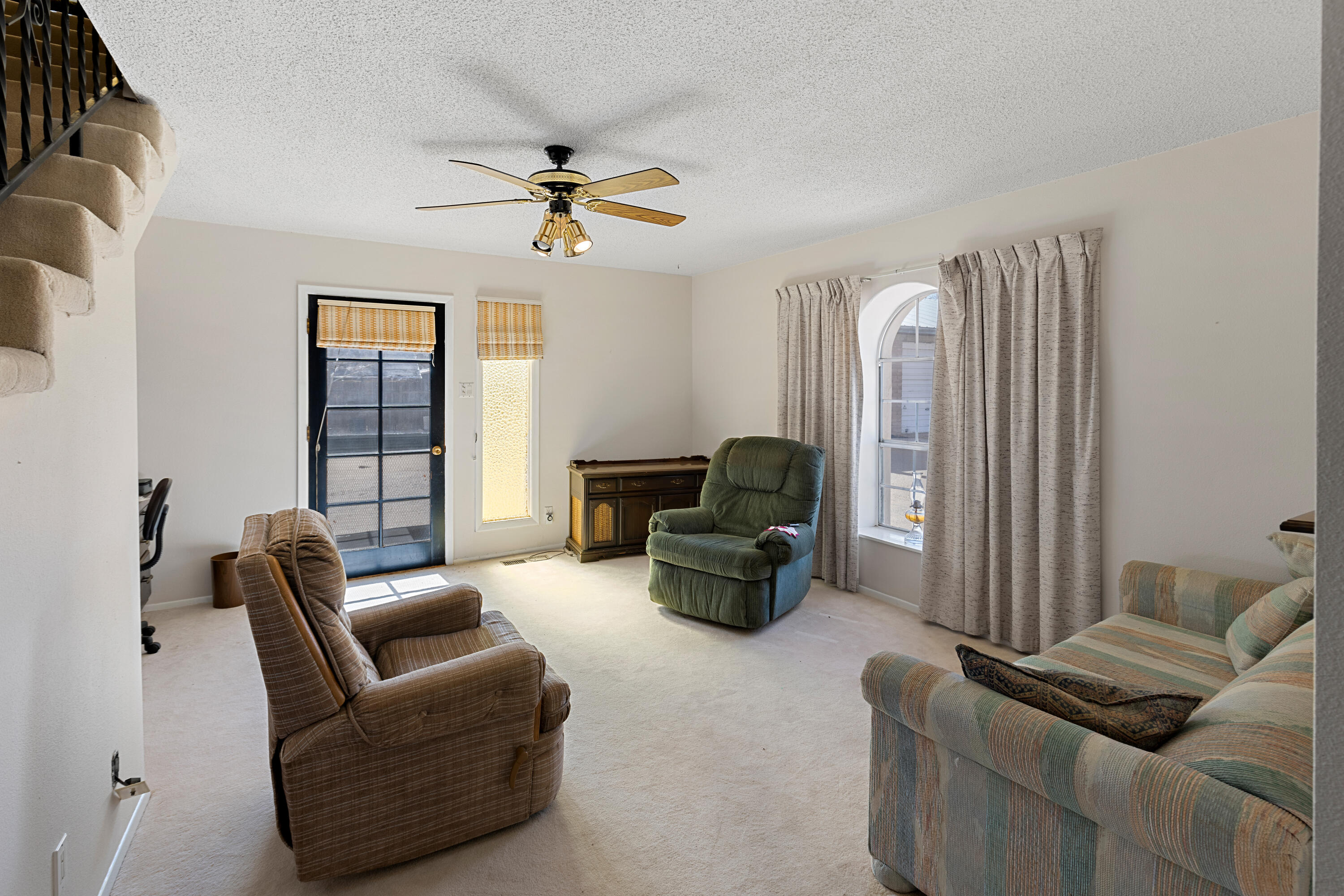 Photo 4 — 919 Gabaldon Road