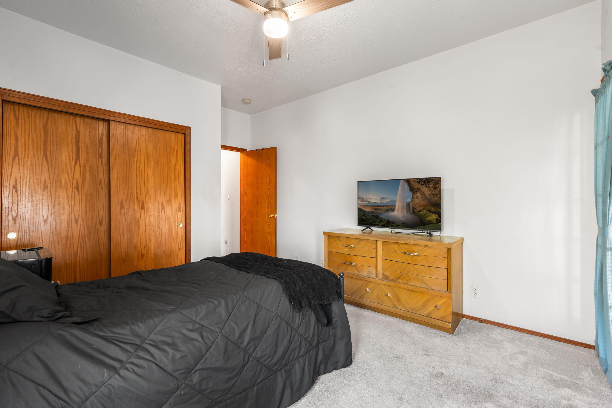 Photo 3 — 2869 Chessman Drive SE