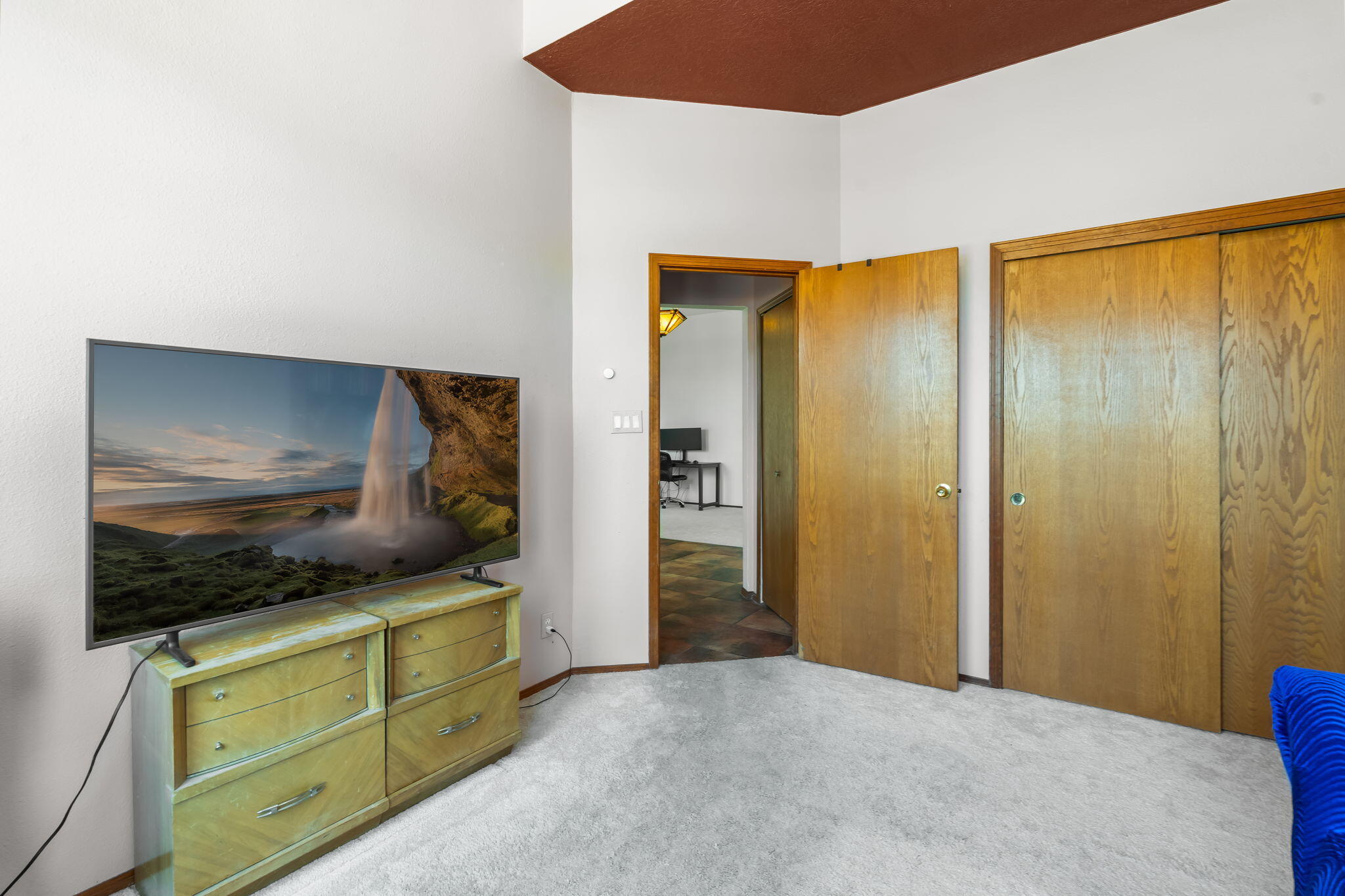 Photo 5 — 2869 Chessman Drive SE