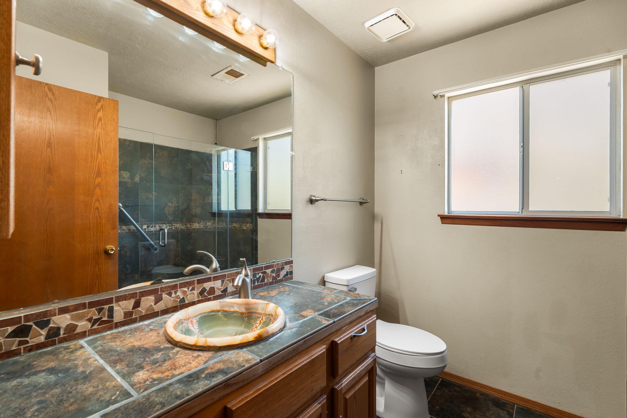 Photo 7 — 2869 Chessman Drive SE