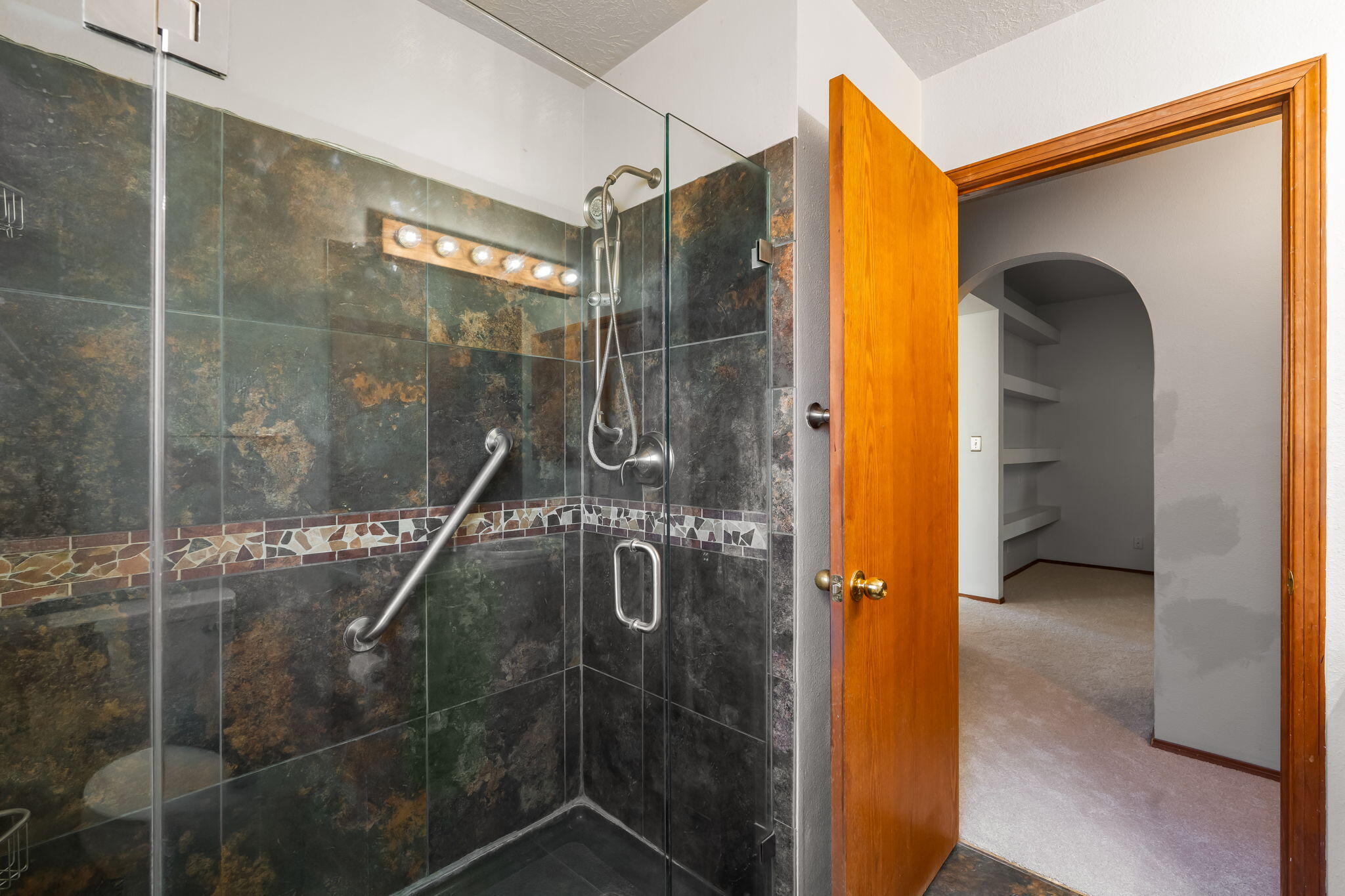 Photo 8 — 2869 Chessman Drive SE