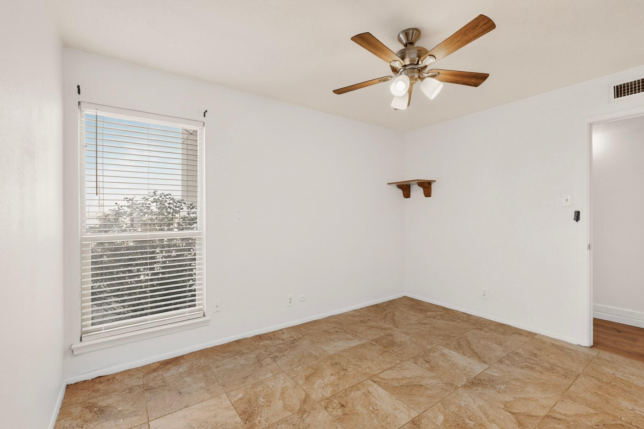 Photo 2 — 4601 Carlisle Boulevard NE APT A1